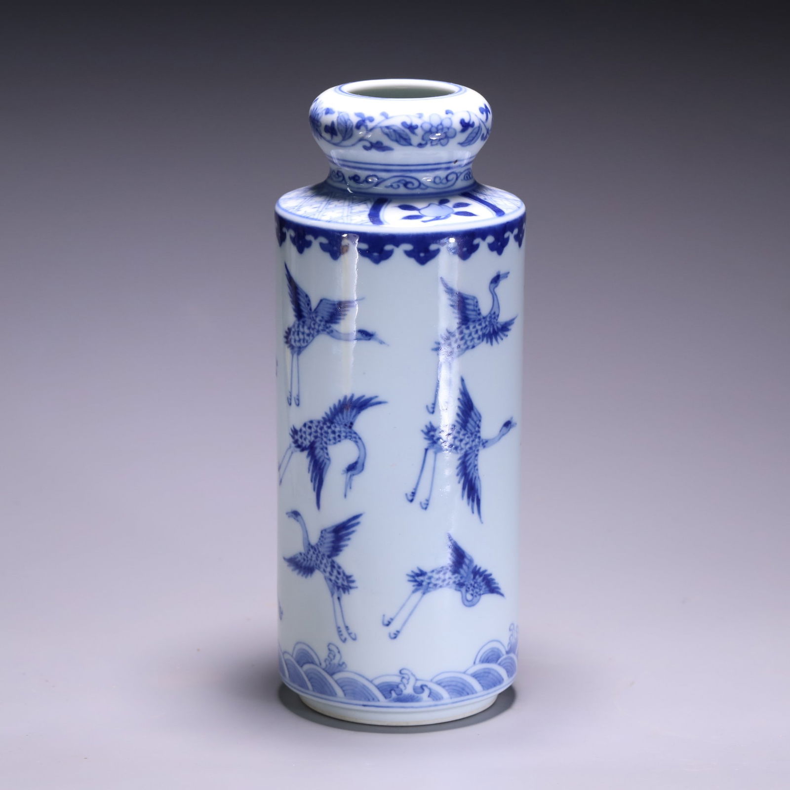 A Qing Dynasty blue and white crane pattern appreciation vase (1 of 9)