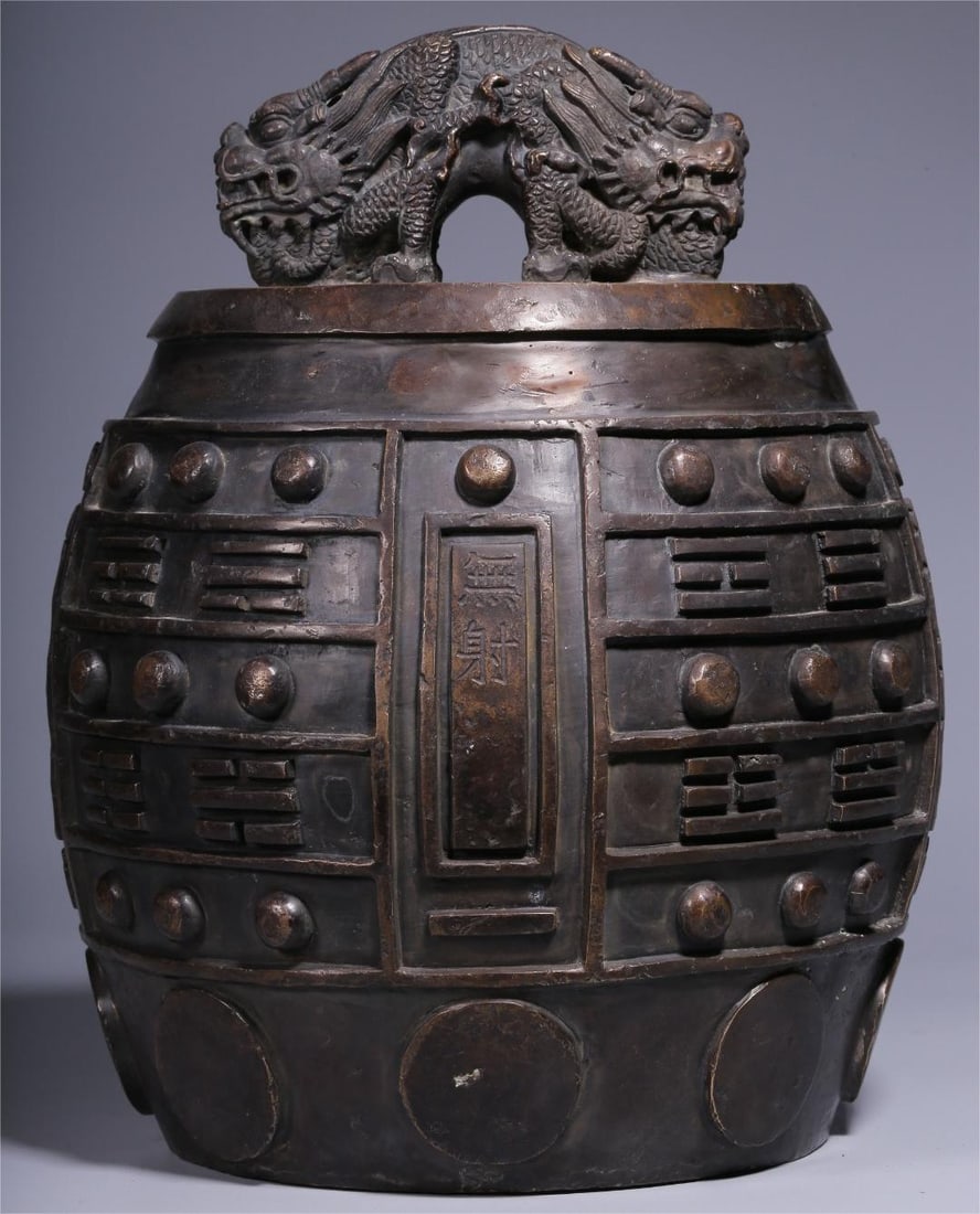 A Qing Dynasty "Kangxi 52nd Year Production" drum nail pattern double dragon button wall clock: Qing Dynasty 'Kangxi 52 Years Production' drum nail pattern double dragon button wall clock SIZE: H:27cm D:22cm W:9.7kg (The Dimensions Of All Batches Are Manually Measured.If You Need More Detailed I