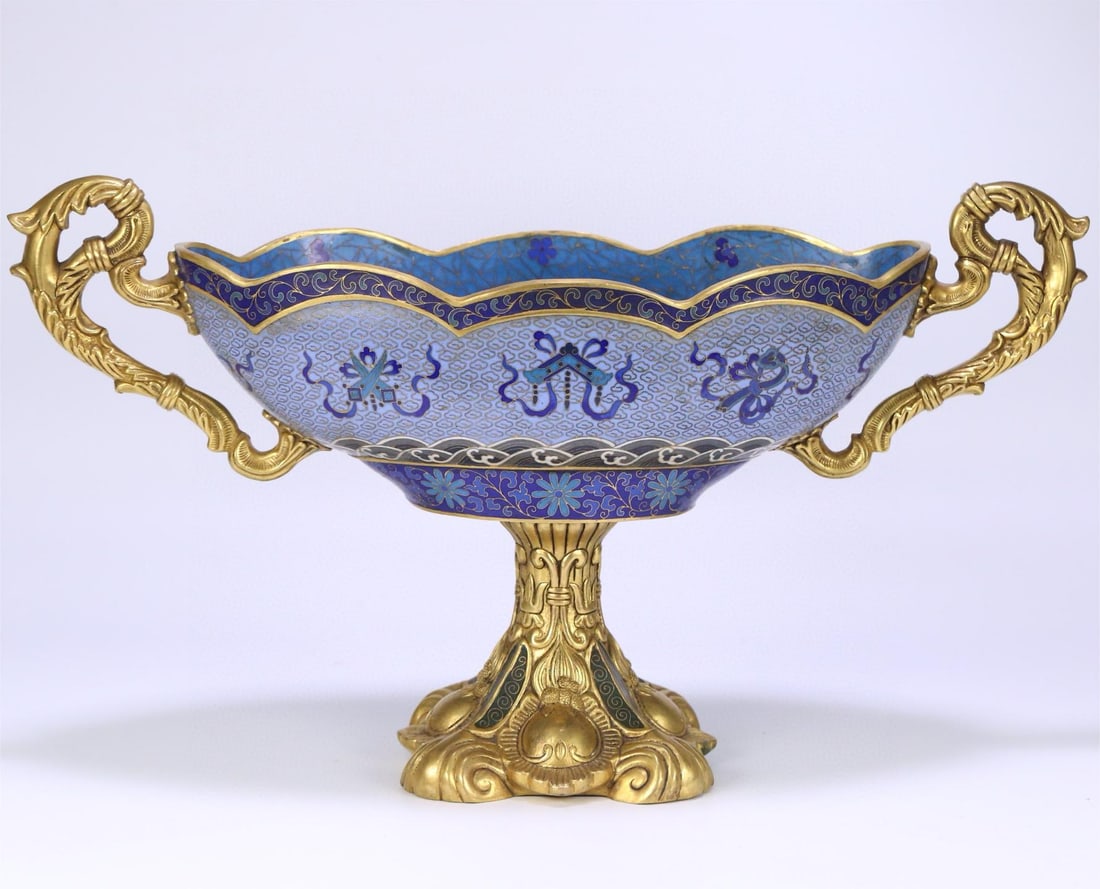 A Qing Dynasty cloisonné enamel eight-treasure fruit plate (1 of 9)