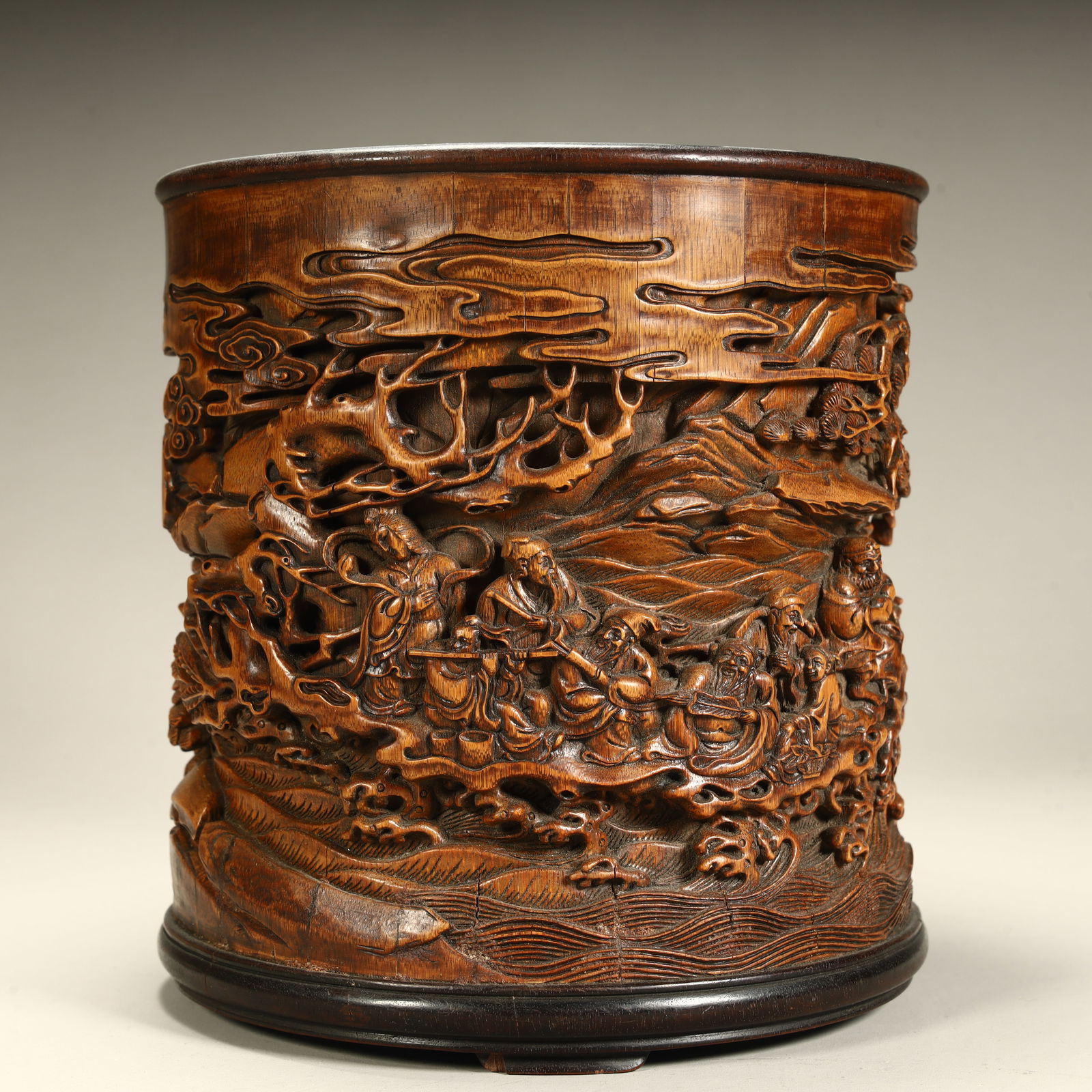 A Qing Dynasty bamboo carving of the immortals wishing for longevity pattern pen holder (1 of 11)