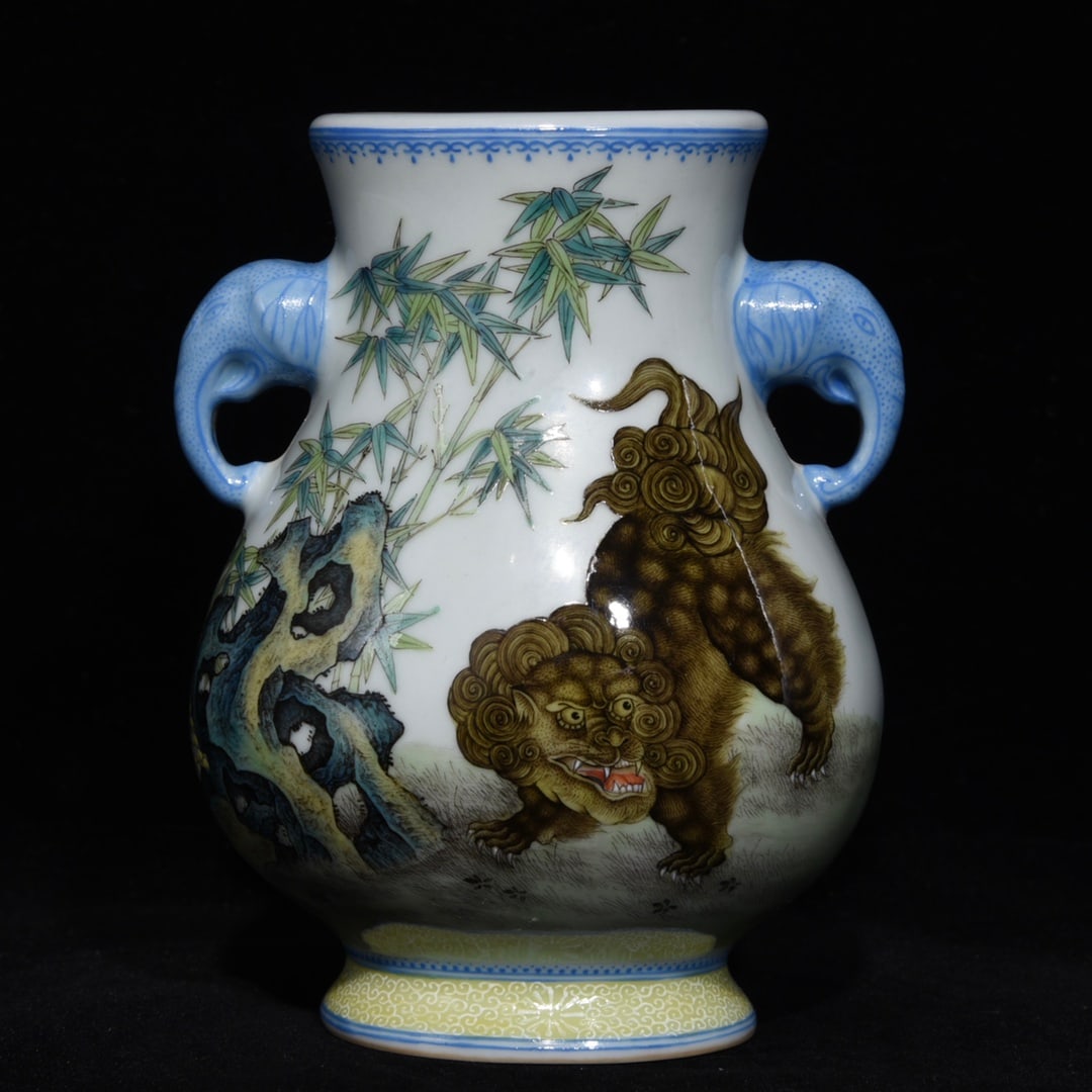 A Qing Dynasty Qianlong enamel lion pattern elephant trunk bottle (1 of 9)