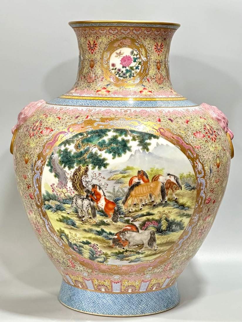 A Qing Dynasty Qing Dynasty enamel color, ancient Yuexuan gold-painted window, beast, flower and: Qing Dynasty Qianlong enamel color ancient moon pavilion gilded window opening beast flower bird pattern lion head SIZE: H:49cm BellyD:38cm (The Dimensions Of All Batches Are Manually Measured.If You