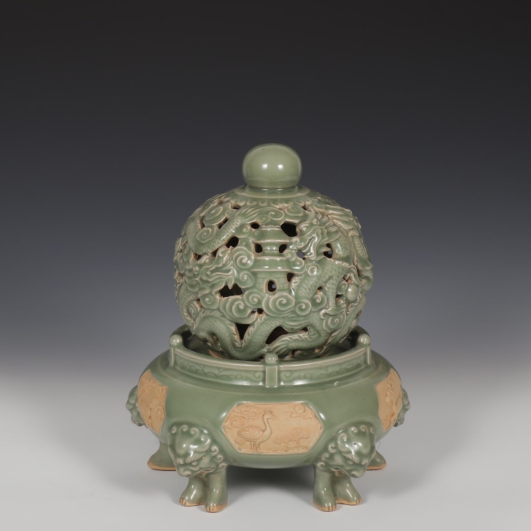 A Song Longquan celadon hollow dragon pattern animal foot aroma burner: Song Longquan celadon hollow dragon pattern animal foot aromatherapy stove SIZE: H:28.5cm mouthD:16cm D:23cm (The Dimensions Of All Batches Are Manually Measured.If You Need More Detailed Information,