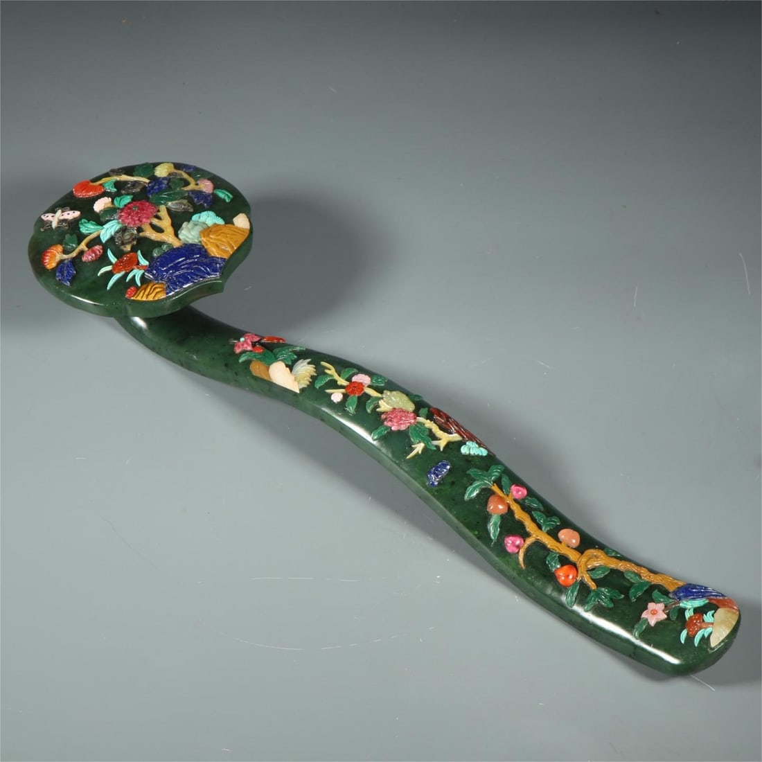 A piece of Hetian jasper inlaid with a hundred treasures of the Qing Dynasty: Qing Dynasty Hetian jasper inlaid with a hundred treasures SIZE: L:39.5cm W:11.1cm W:1133g (The Dimensions Of All Batches Are Manually Measured.If You Need More Detailed Information, Please Contact Ou