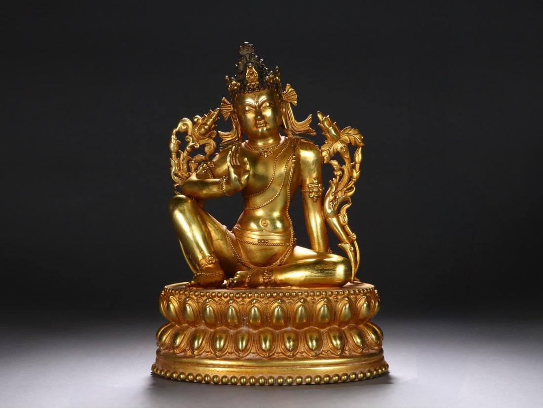 A bronze gilt statue of the Bodhisattva of the Qing Dynasty (1 of 10)