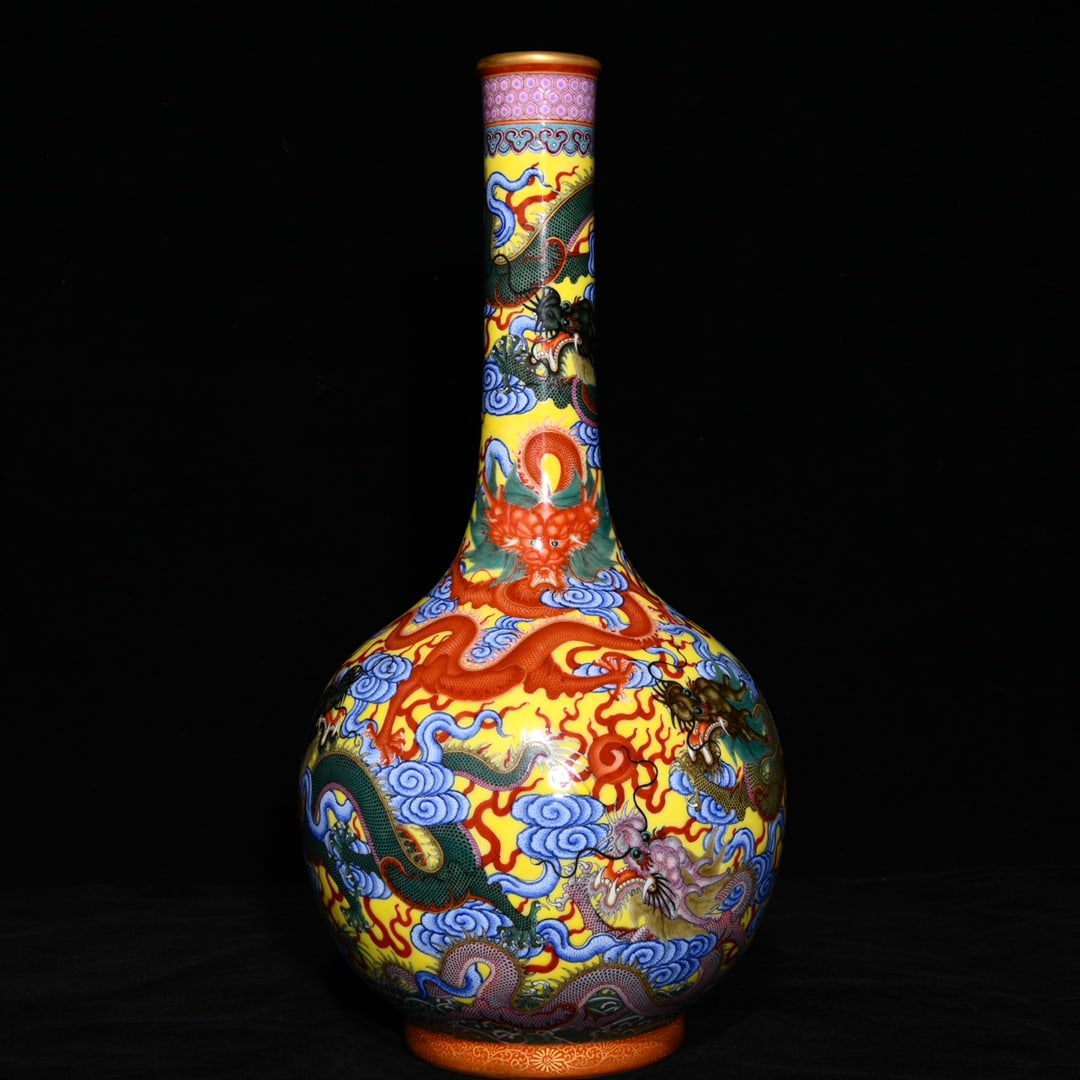 A Qianlong yellow pastel nine-dragon pattern gall bottle from the Qing Dynasty (1 of 9)