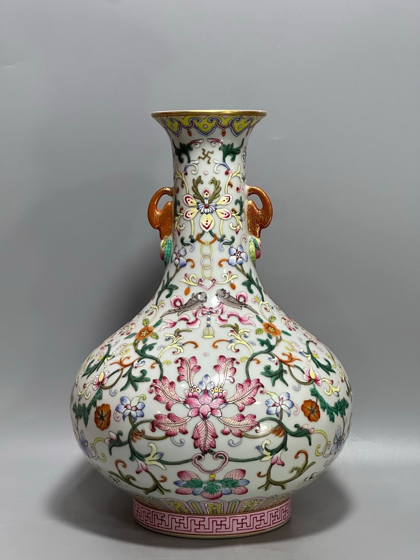 A double bottle of enamel flowers made in the Qianlong period of the Qing Dynasty (1 of 9)