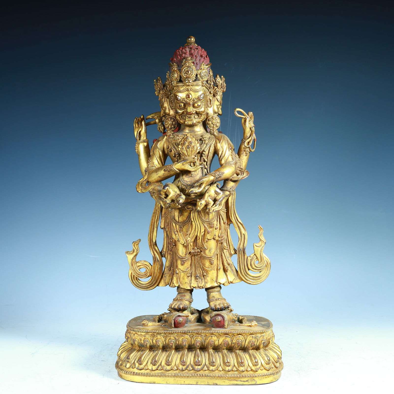 A bronze gilt Buddha statue of the Qing Dynasty (1 of 12)