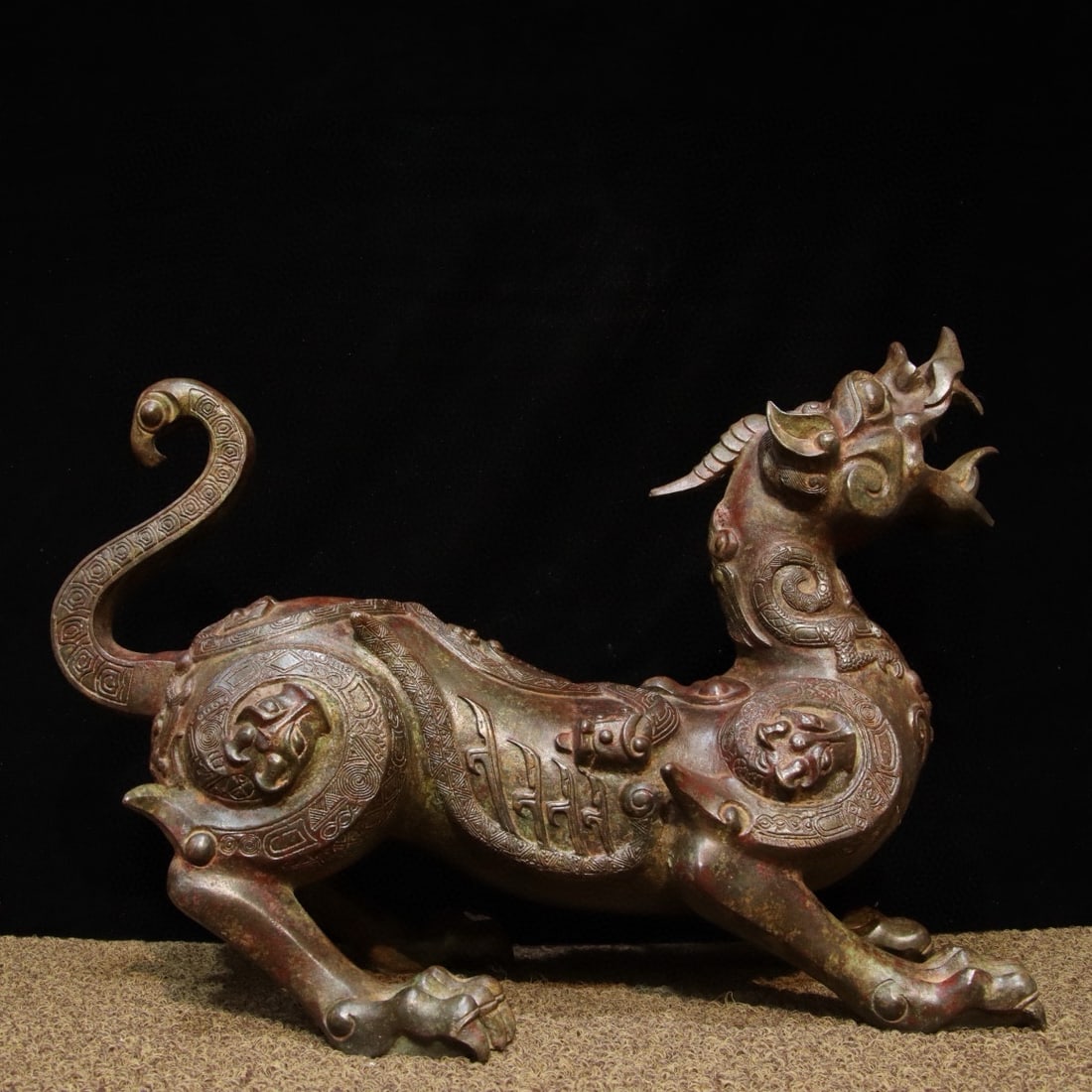 Exquisite bronze beast inscription (1 of 9)