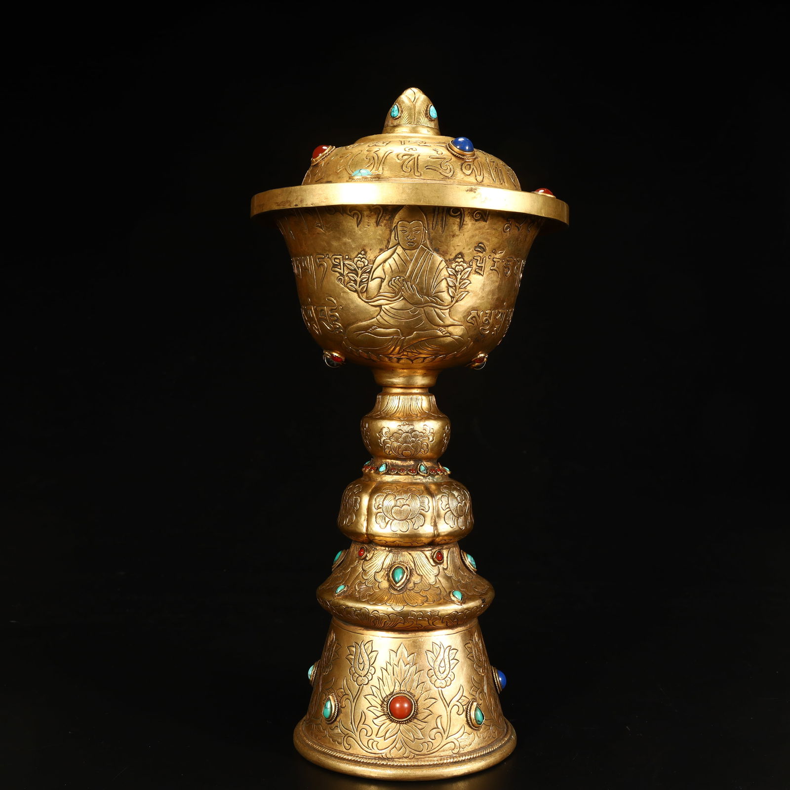 Qing Dynasty Tibetan copper gilt inlaid treasure Buddha pattern offering: Qing Dynasty Tibetan copper gilt inlaid treasure Buddha pattern offering SIZE: H:32cm L: 15cm W:15cm W:1673g (The Dimensions Of All Batches Are Manually Measured.If You Need More Detailed Information,