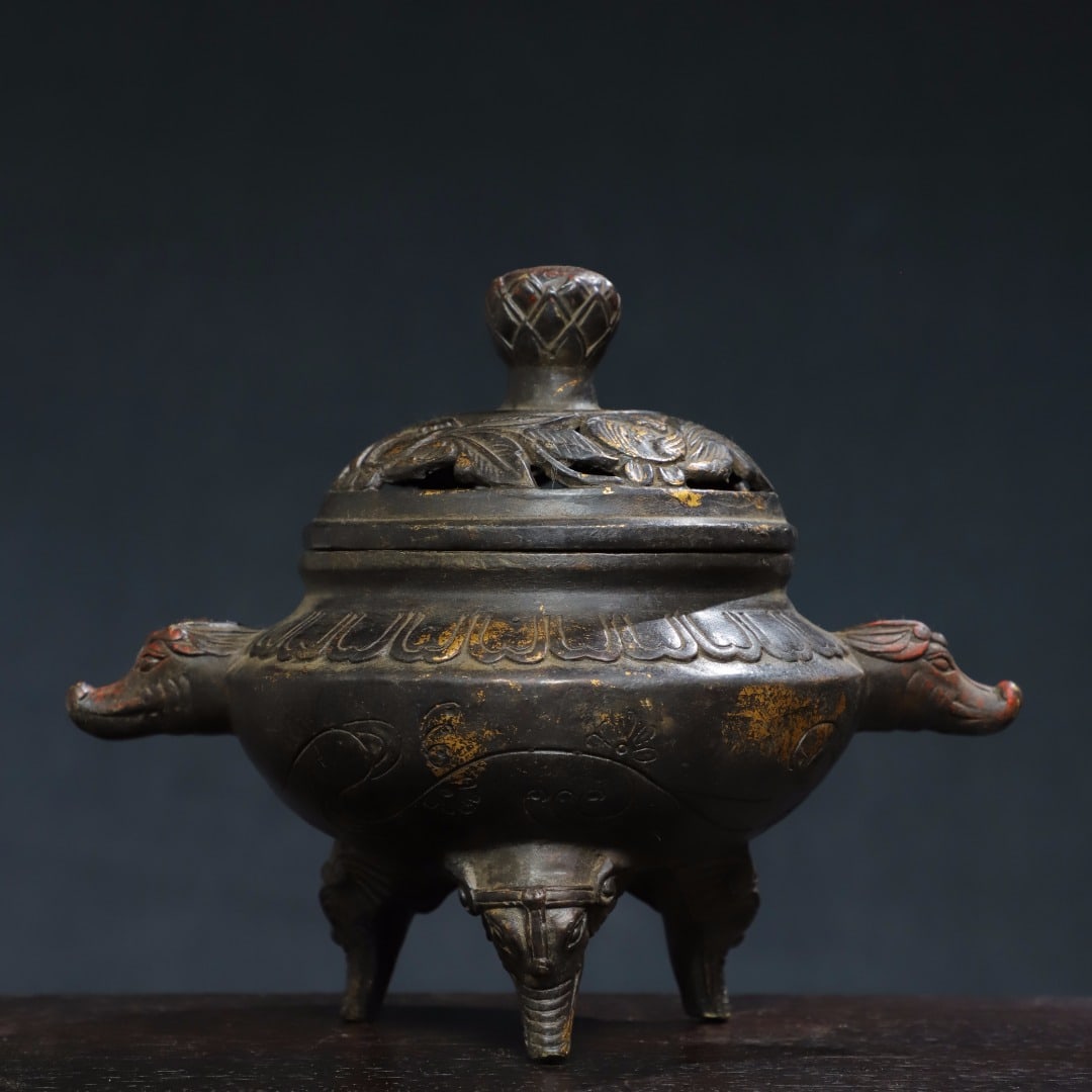 Exquisite copper rubbing gold elephant incense burner: Exquisite copper rubbing gold elephant incense burner Size:H:15cm W:19cm Calibre:8cm W:0.85kg (The Dimensions Of All Batches Are Manually Measured.If You Need More Detailed Information, Please Contact