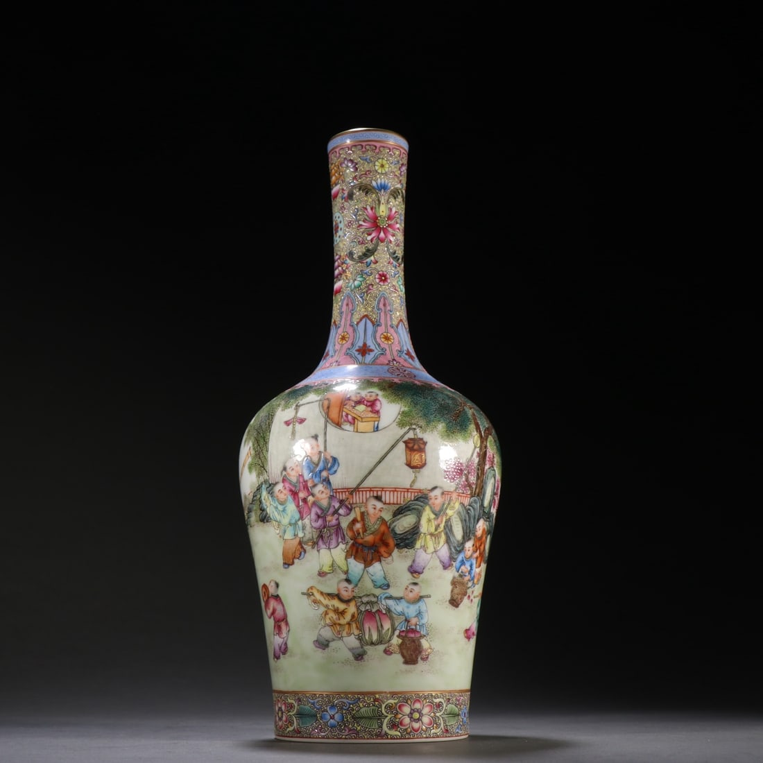 Qing Dynasty Qianlong year enamel color baby play pattern bottle (1 of 9)