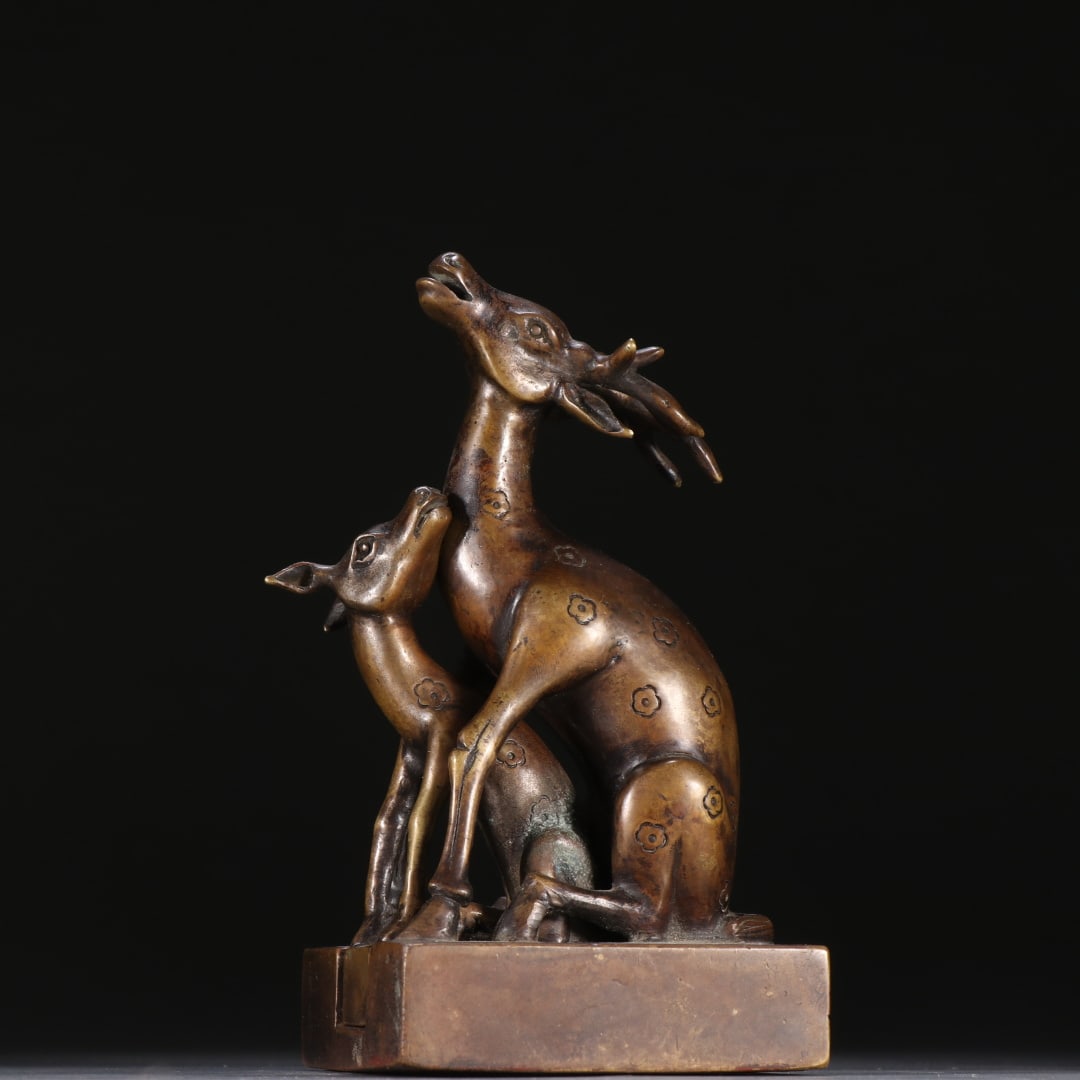 Exquisite copper doe seal: Exquisite copper doe seal Size:H:13cm W:6.6cm W:1220g (The Dimensions Of All Batches Are Manually Measured.If You Need More Detailed Information, Please Contact Our Customer Service Before Bidding.)