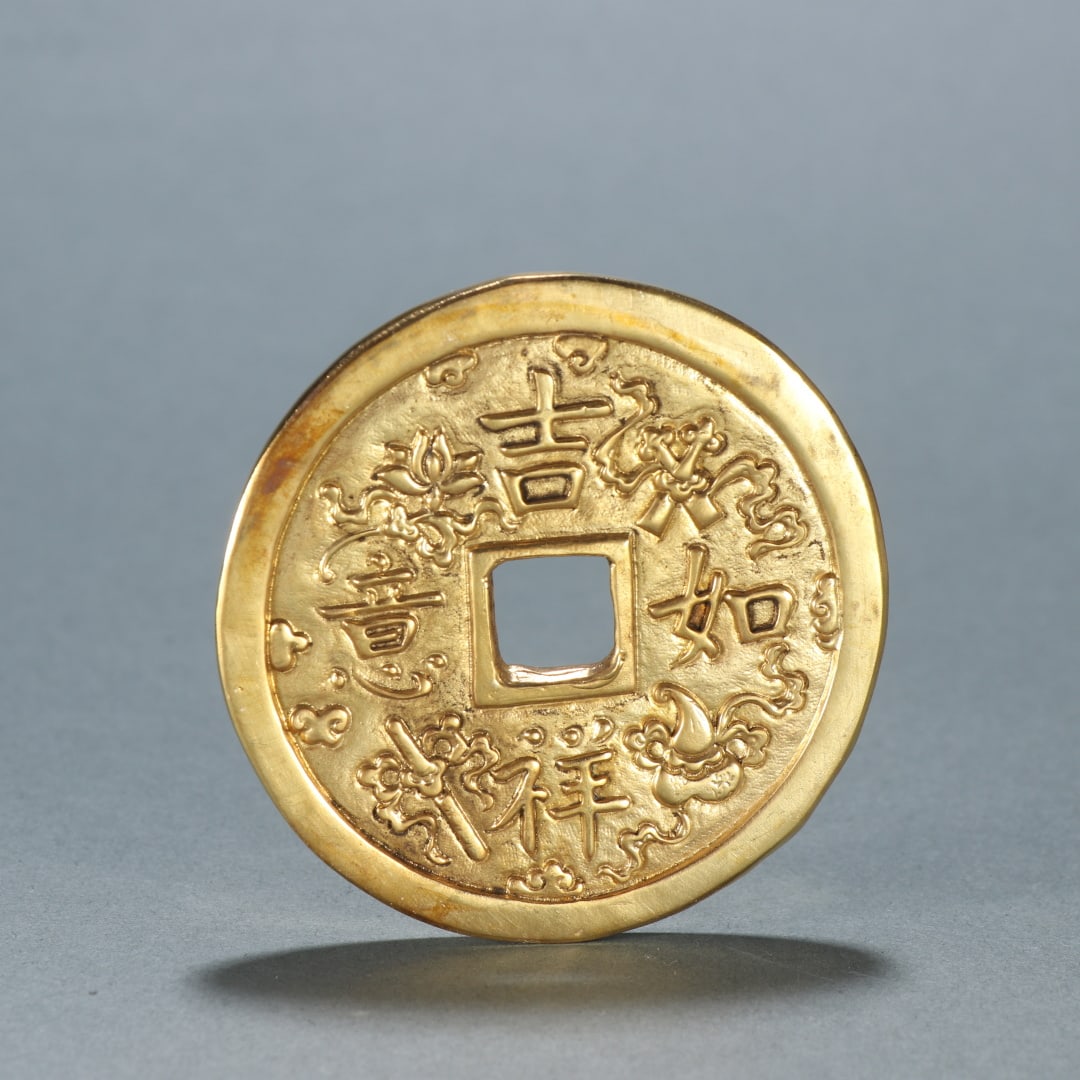 Qing Dynasty copper gilt auspicious wishful coins: Qing Dynasty copper gilt auspicious wishful coins Size:D:6.8cm W:92.9g (The Dimensions Of All Batches Are Manually Measured.If You Need More Detailed Information, Please Contact Our Customer Service B