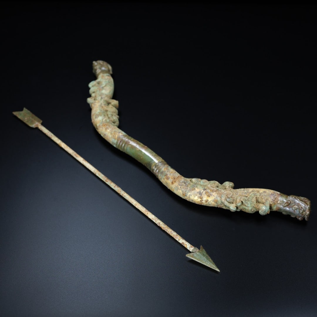 Exquisite copper-inlaid jade bow and arrow: Exquisite copper-inlaid jade bow and arrow Size:W:779g Bow L:43.6cm W:4.9cm T:2.8cm Arrow L:41.4cm W:2.7cm T:0.9cm (The Dimensions Of All Batches Are Manually Measured.If You Need More Detailed Inform