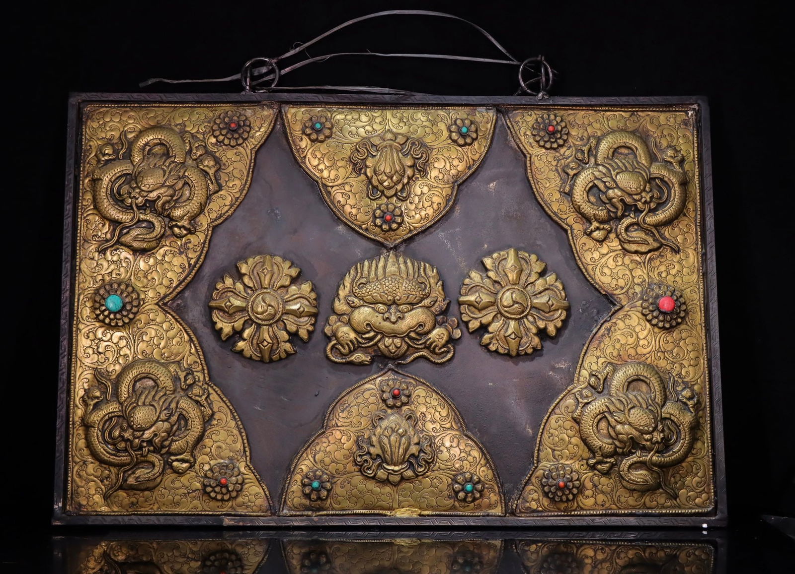 Exquisite iron inlaid copper wall hanging: Exquisite iron inlaid copper wall hanging Size:61.5X44cm (The Dimensions Of All Batches Are Manually Measured.If You Need More Detailed Information, Please Contact Our Customer Service Before Bidding.