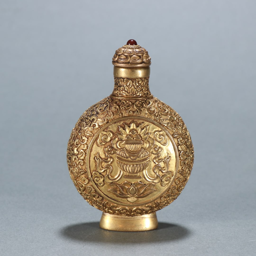 Qing Dynasty copper gilt eight treasure pattern snuff bottles: Qing Dynasty copper gilt eight treasure pattern snuff bottles Size:H:6.9cm W:5.3cm W:111.9g (The Dimensions Of All Batches Are Manually Measured.If You Need More Detailed Information, Please Contact O