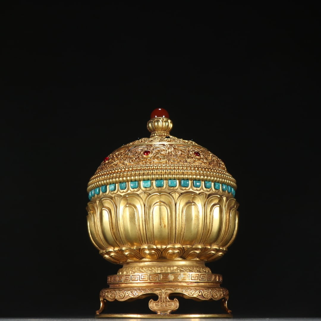 Qing Dynasty copper gilt lotus-shaped lid furnace: Qing Dynasty copper gilt lotus-shaped lid furnace Size:H:19.9cm W:12.8cm W:1292.8g (The Dimensions Of All Batches Are Manually Measured.If You Need More Detailed Information, Please Contact Our Custom