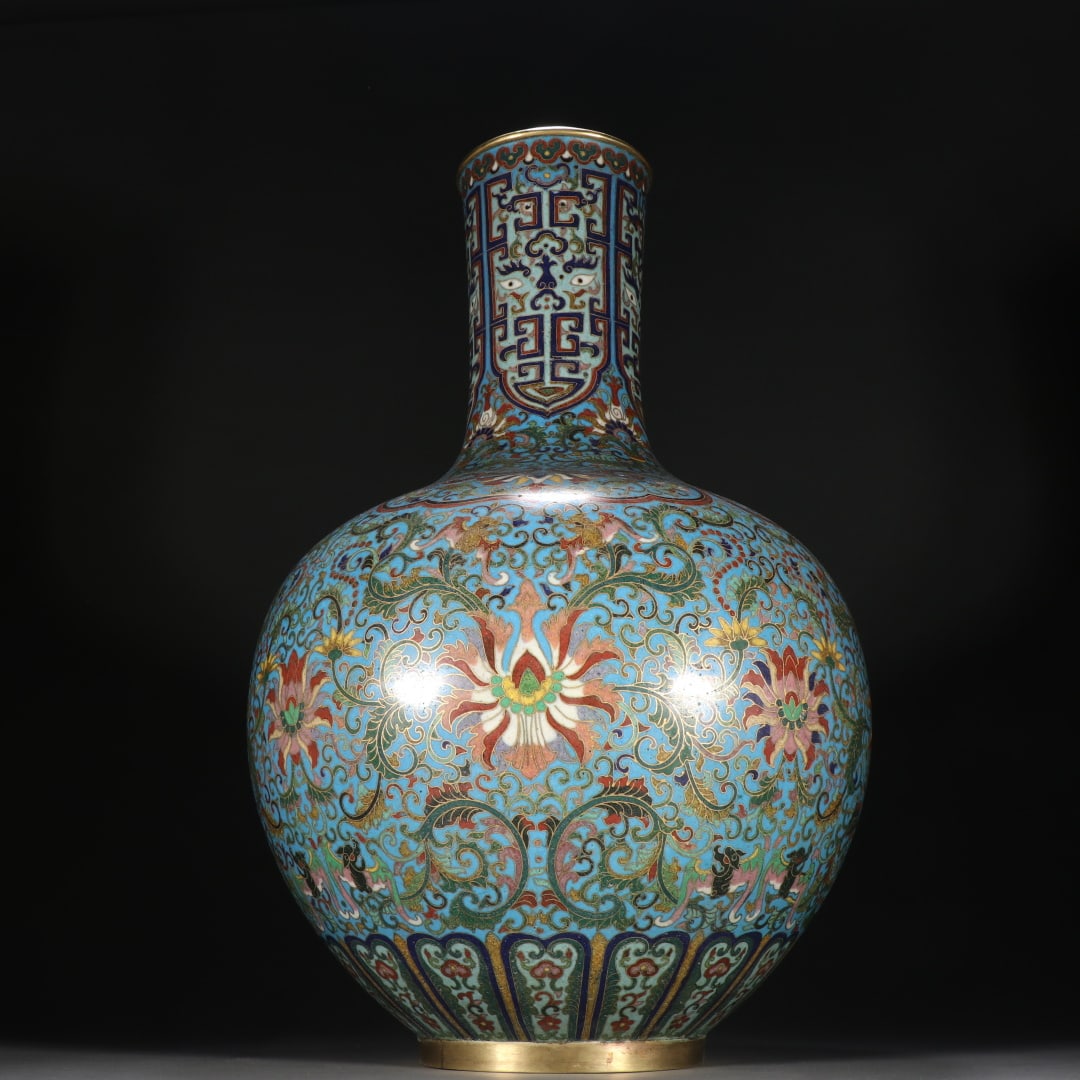 Qing Dynasty copper gilt cloisonné entwined lotus pattern vase: Qing Dynasty copper gilt cloisonné entwined lotus pattern vase Size:H:24.6cm W:25.8cm W:3420g (The Dimensions Of All Batches Are Manually Measured.If You Need More Detailed Information, Please Contac