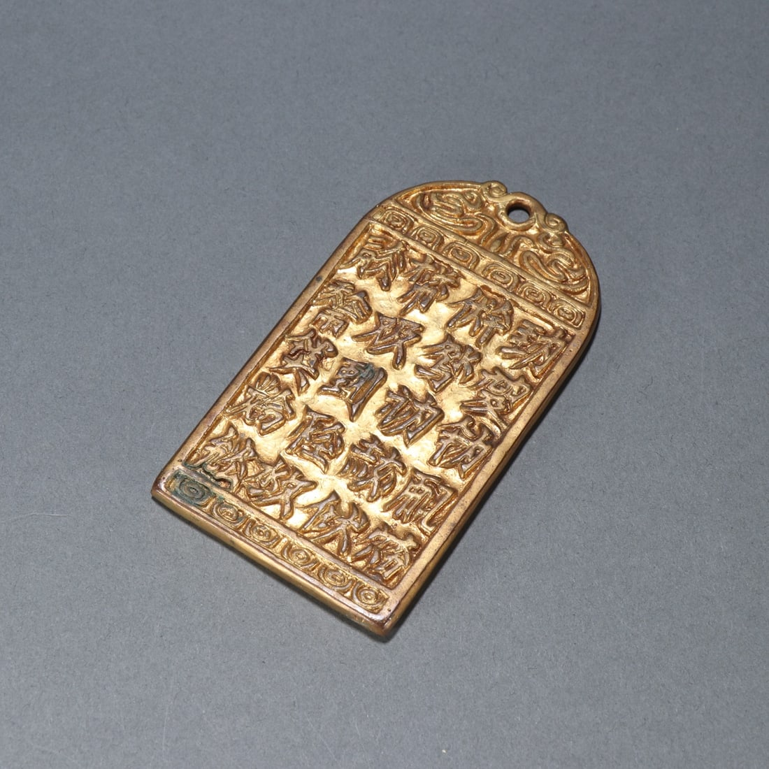 Exquisite copper gilt medal: Exquisite copper gilt medal Size:H:10.9cm W:6.1cm W:200g (The Dimensions Of All Batches Are Manually Measured.If You Need More Detailed Information, Please Contact Our Customer Service Before Bidding.