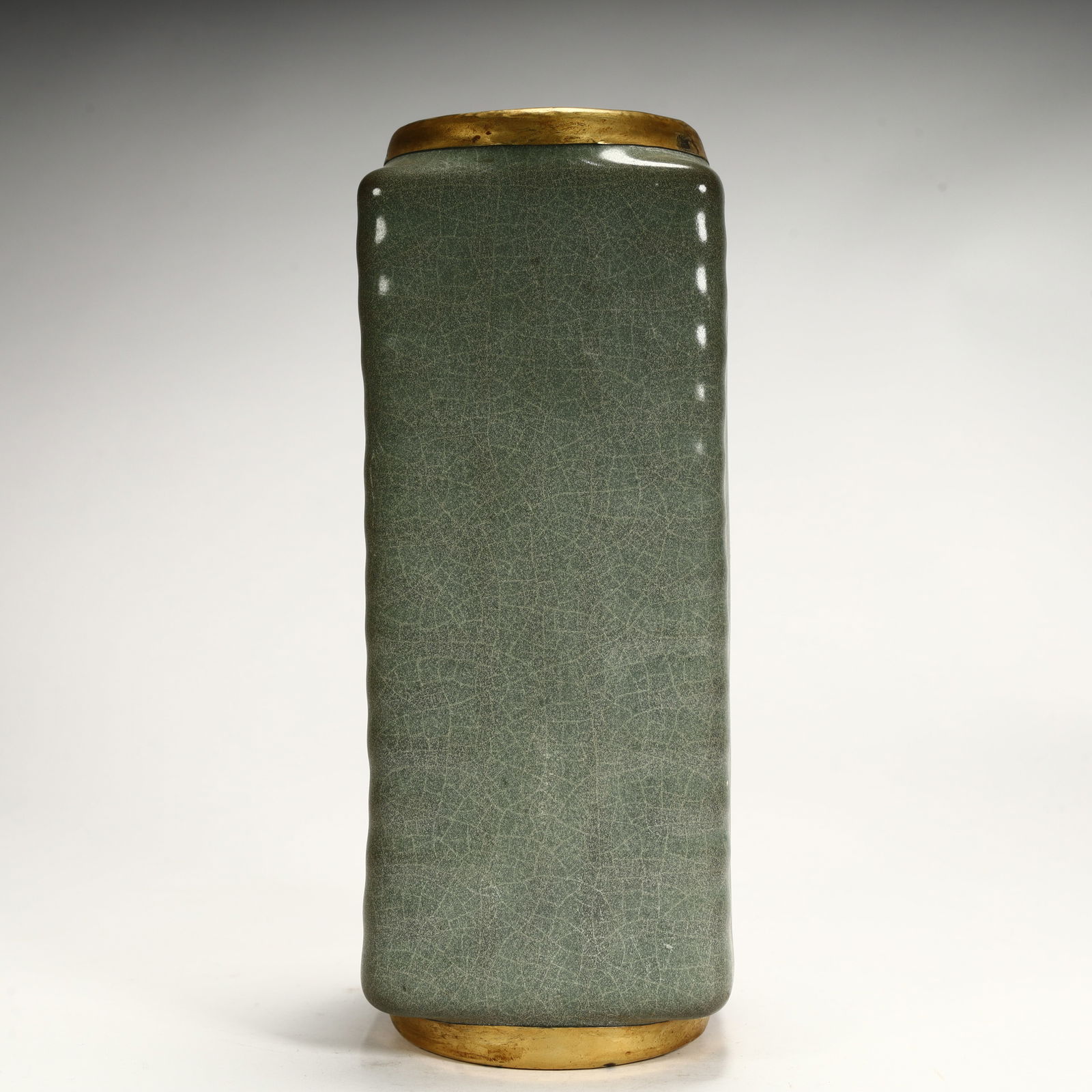 The official kiln opens a gilded cong-style bottle: The official kiln opens a gilded cong-style bottle SIZE: H:18.5cm L: 7cm W:7cm W:572g (The Dimensions Of All Batches Are Manually Measured.If You Need More Detailed Information, Please Contact Our Cus