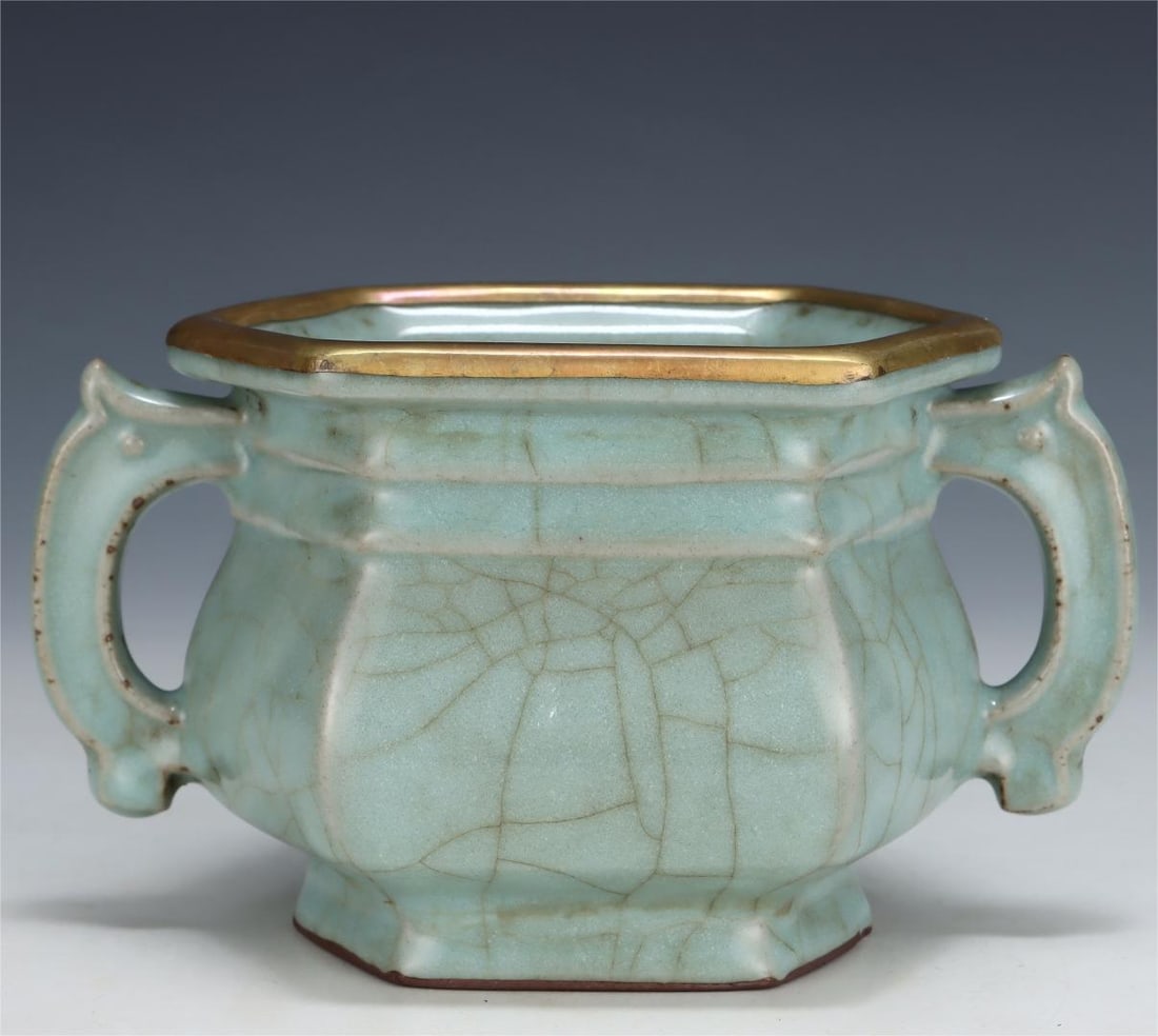 The six-sided amphora incense burner of the official kiln of the Song Dynasty: The six-sided amphora incense burner of the official kiln of the Song Dynasty Size:H:10.5cm Belly diameter:18.3cm (The Dimensions Of All Batches Are Manually Measured.If You Need More Detailed Informa