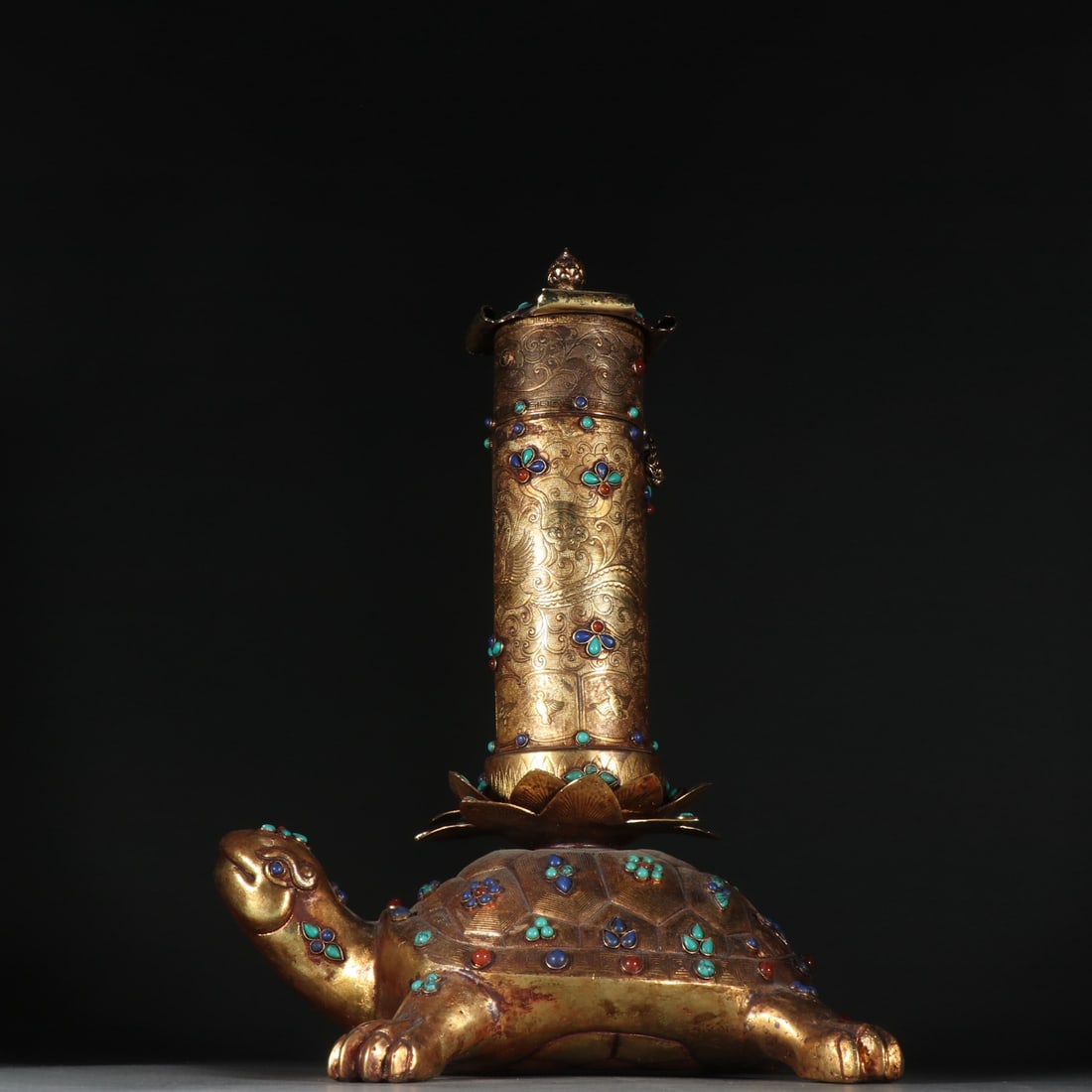 The copper gilt of the Tang Dynasty inlaid treasure turtle carrying the scripture tube: The copper gilt of the Tang Dynasty inlaid treasure turtle carrying the scripture tube Size:H:33cm W:24cm W:1973.4g (The Dimensions Of All Batches Are Manually Measured.If You Need More Detailed Infor