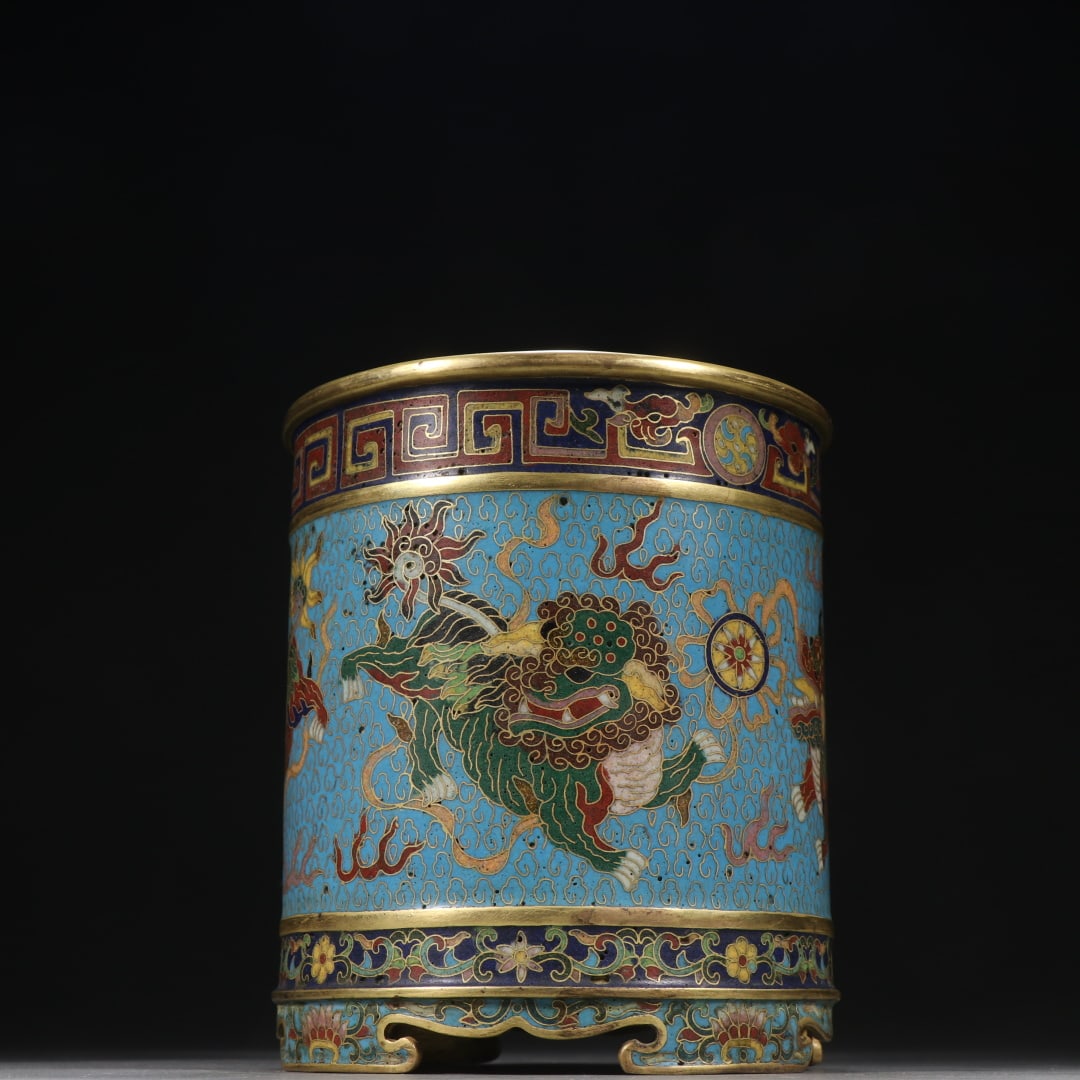 Qing Dynasty copper gilt cloisonné lion play ball pattern pen holder: Qing Dynasty copper gilt cloisonné lion play ball pattern pen holder Size:H:15.3cm W:13.4cm W:1560g (The Dimensions Of All Batches Are Manually Measured.If You Need More Detailed Information, Please