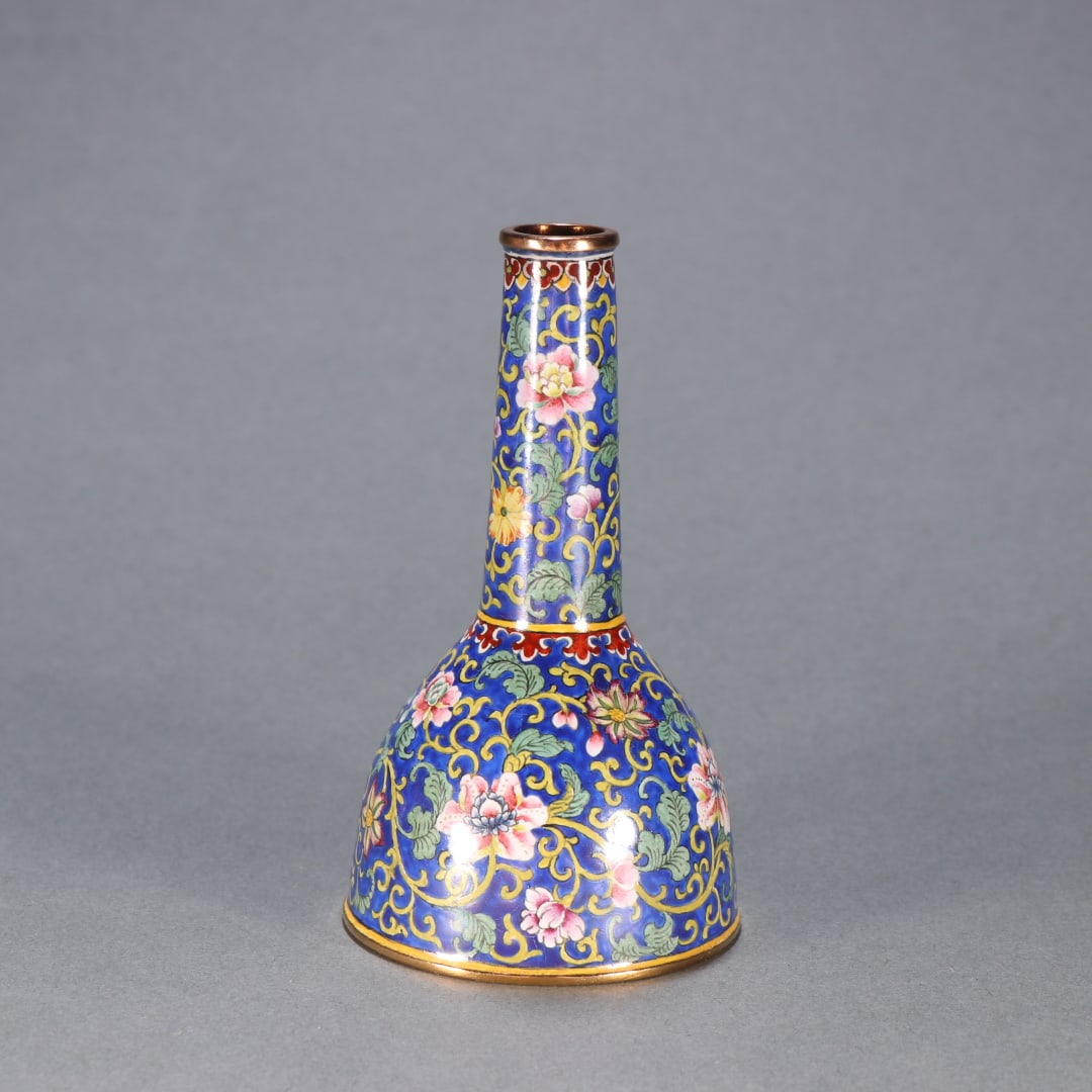 Qing Dynasty copper tire painting enamel entwined pattern rattle statue: Qing Dynasty copper tire painting enamel entwined pattern rattle statue Size:H:9.7cm W:5.5cm W:117.1g (The Dimensions Of All Batches Are Manually Measured.If You Need More Detailed Information, Please