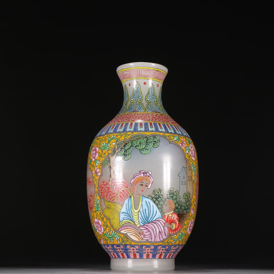 Qing Dynasty material vessel painting enamel window character story bottle (1 of 9)