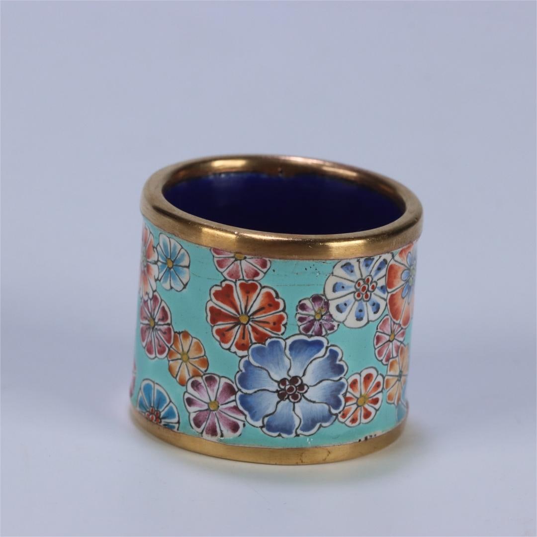 Qing Dynasty Qianlong Year Copper tire painting enamel colored leather ball flower finger: Qing Dynasty Qianlong Year Copper tire painting enamel colored leather ball flower finger Size:2.48x2.9x2.43cm W:29g (The Dimensions Of All Batches Are Manually Measured.If You Need More Detailed Info