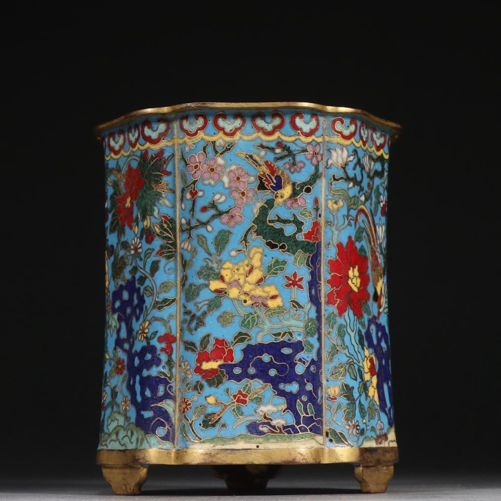 Ming Dynasty copper gilt cloisonné entwined pattern pen holder: Ming Dynasty copper gilt cloisonné entwined pattern pen holder Size:H:12cm W:10.6cm W:627.9g (The Dimensions Of All Batches Are Manually Measured.If You Need More Detailed Information, Please Contact