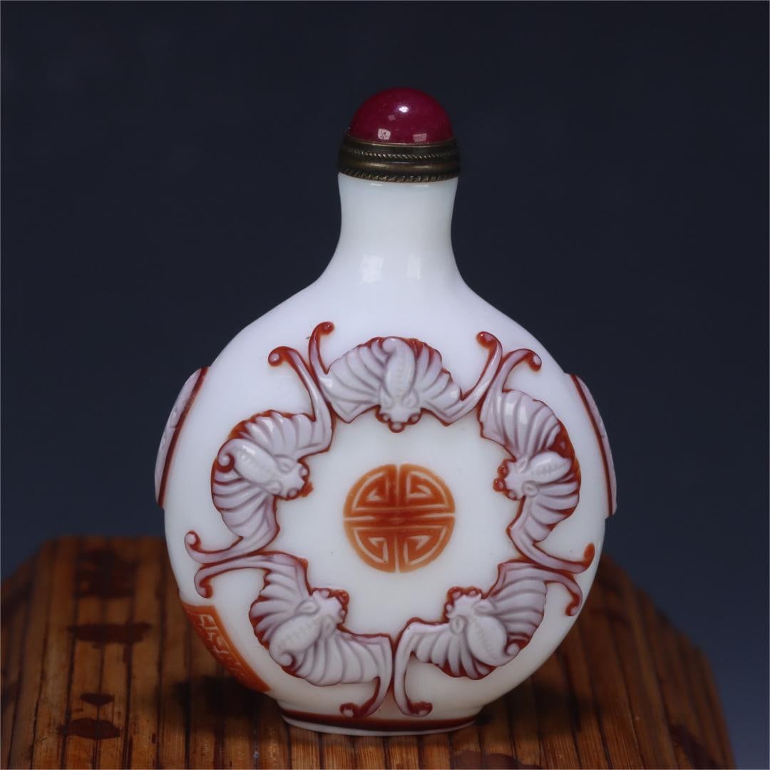 The material of the Qing Dynasty is a five-blessing longevity pattern snuff bottle (1 of 9)