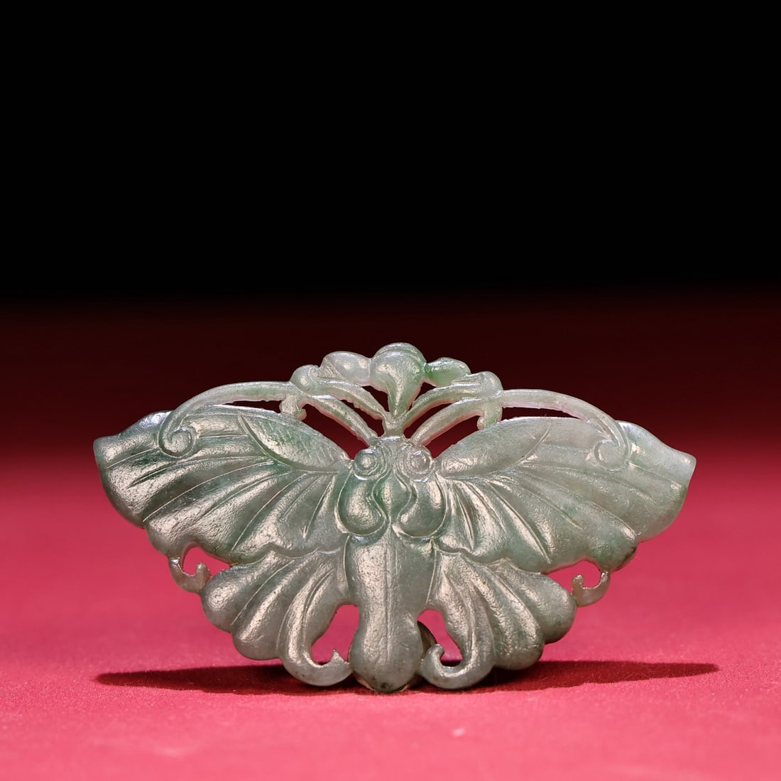 Exquisite jade butterflies: Exquisite jade butterflies Size:69X40X5mm W:29g (The Dimensions Of All Batches Are Manually Measured.If You Need More Detailed Information, Please Contact Our Customer Service Before Bidding.)
