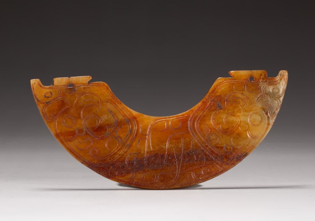 A piece of ancient jade wall: The ancient jade wall SIZE: L:11cm W:5cm W:50g (The Dimensions Of All Batches Are Manually Measured.If You Need More Detailed Information, Please Contact Our Customer Service Before Bidding.)