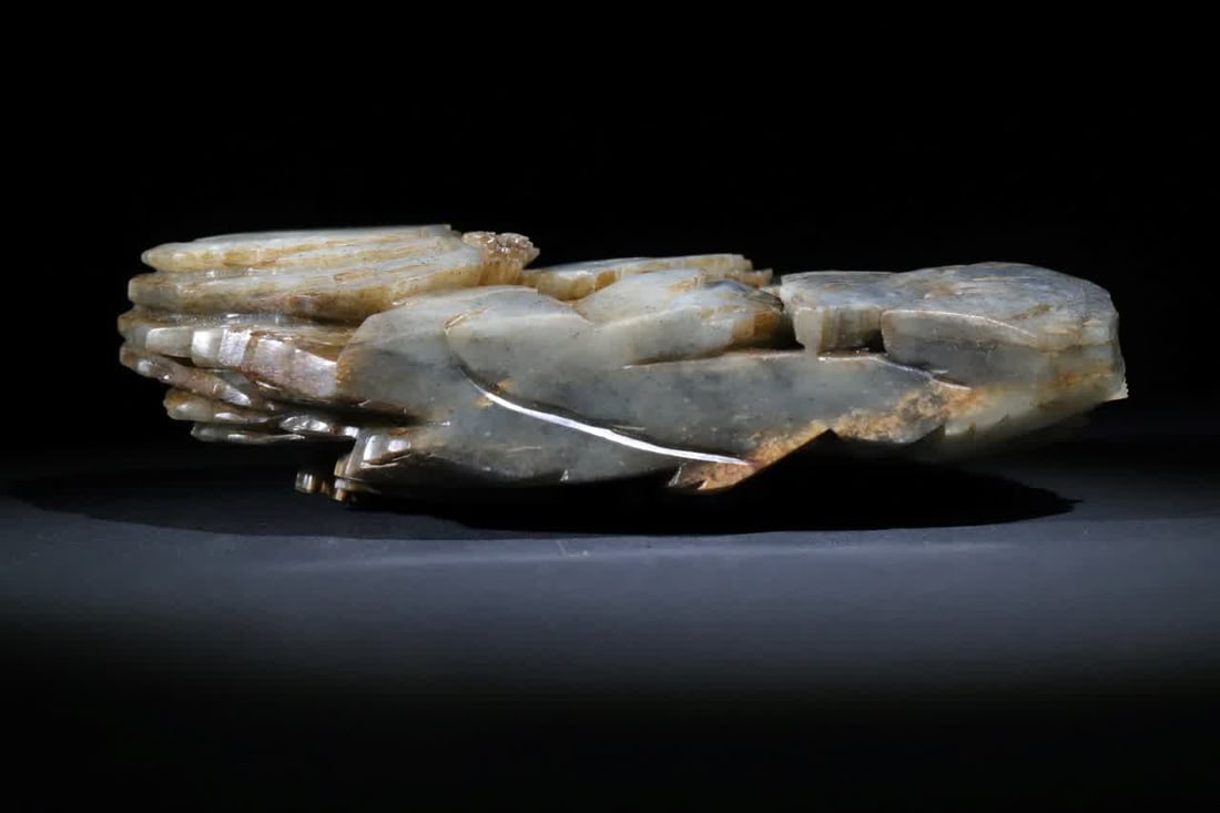 A piece of Qing Qianlong Hetian seed material blue and white carving "Hehe Erxian" mountain: Qing Qianlong Hetian seed material blue and white clever carving "Hehe Erxian" Shanzi This shanzi is made of Hetian seed material blue and white jade and carved according to the shape, the jade is