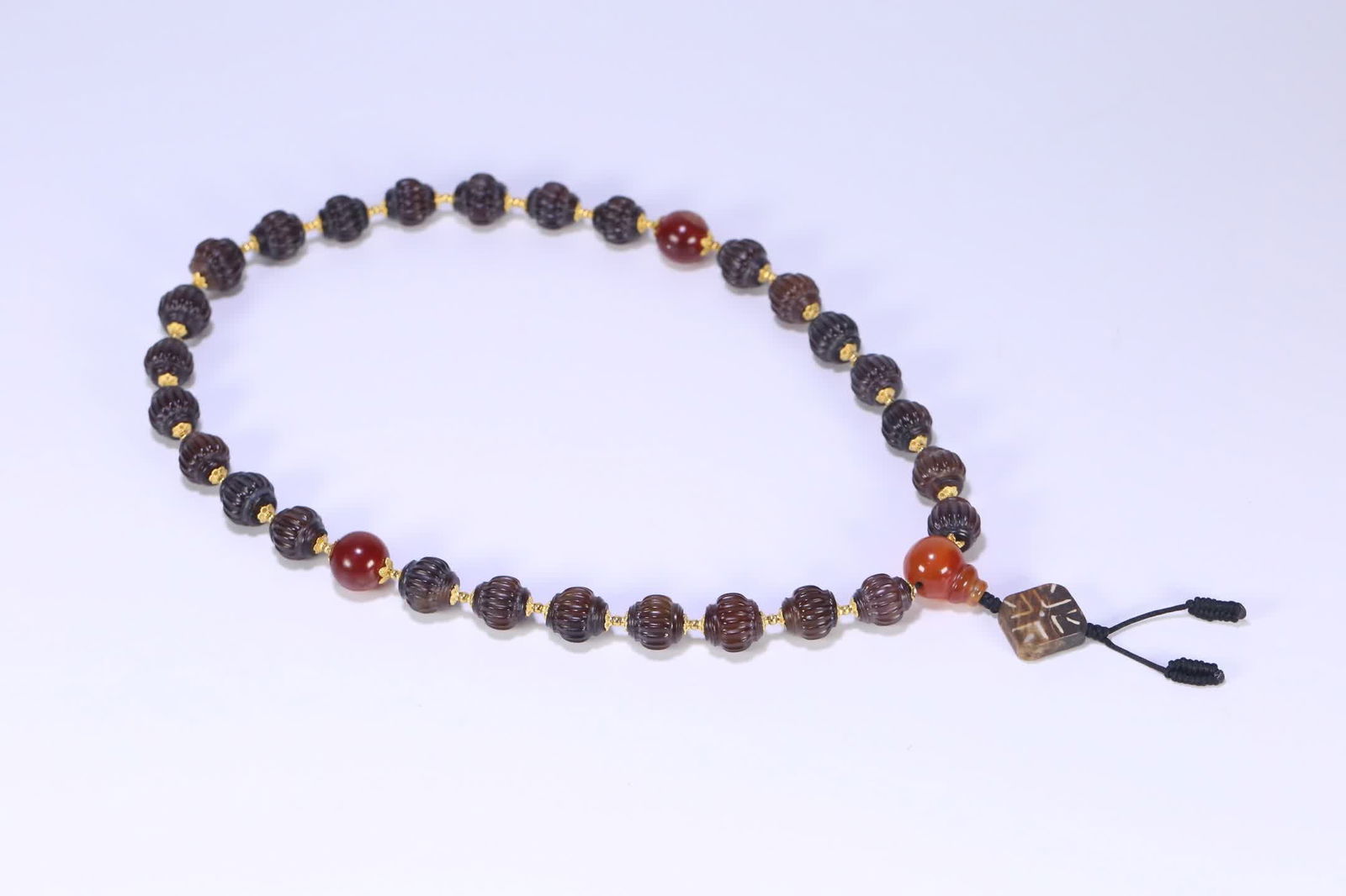 A piece of gray skin agate lantern beads and a string of rosary beads: A string of gray skin agate lantern beads and rosary beads SIZE: 1.6cm W:158g (The Dimensions Of All Batches Are Manually Measured.If You Need More Detailed Information, Please Contact Our