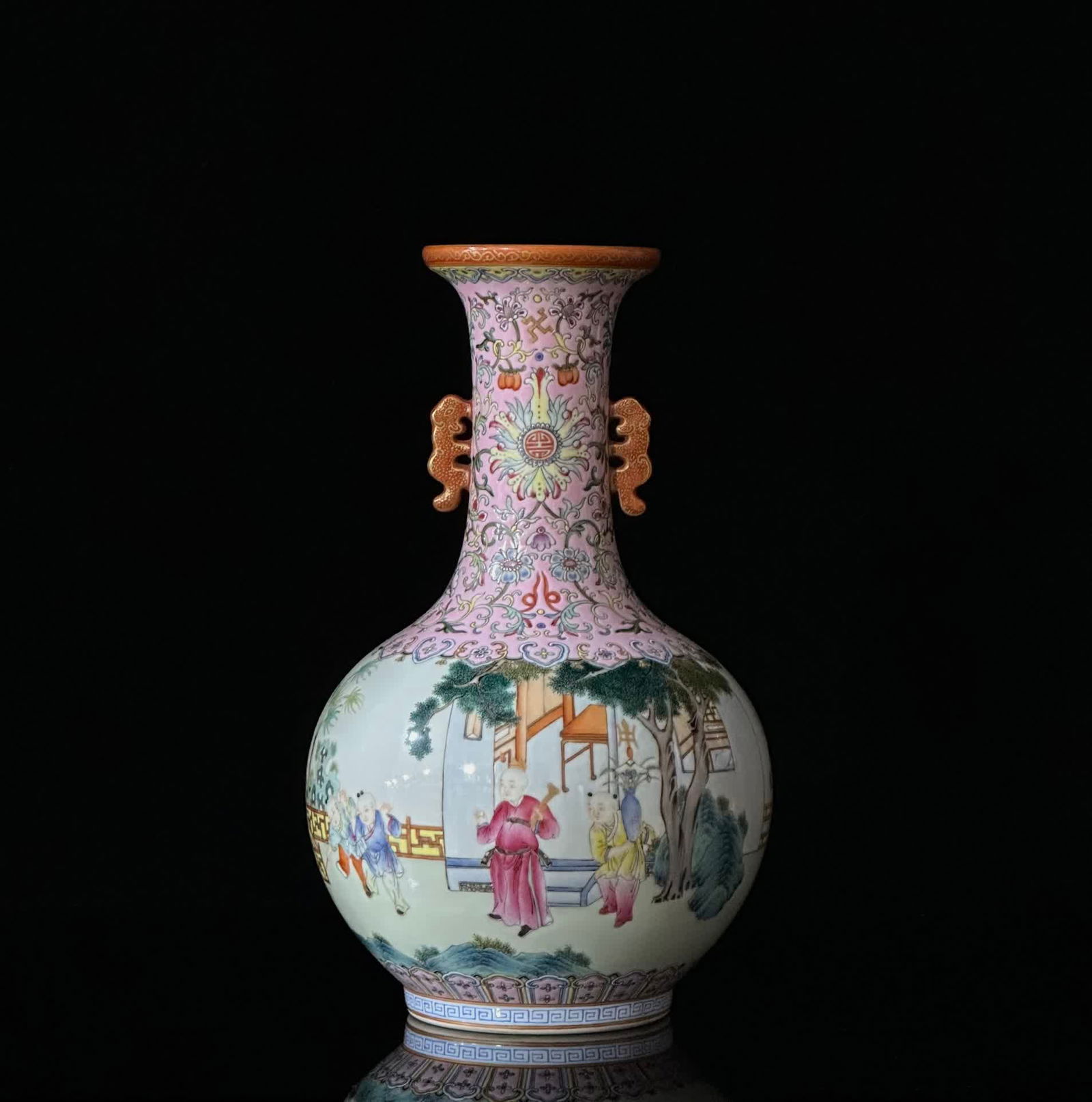 A Qing Jiaqing foreign color character baby play picture amphora: Qing Jiaqing foreign color character baby play picture amphora SIZE: H: 26cm Belly diameter 15.8cm (The Dimensions Of All Batches Are Manually Measured.If You Need More Detailed Information,