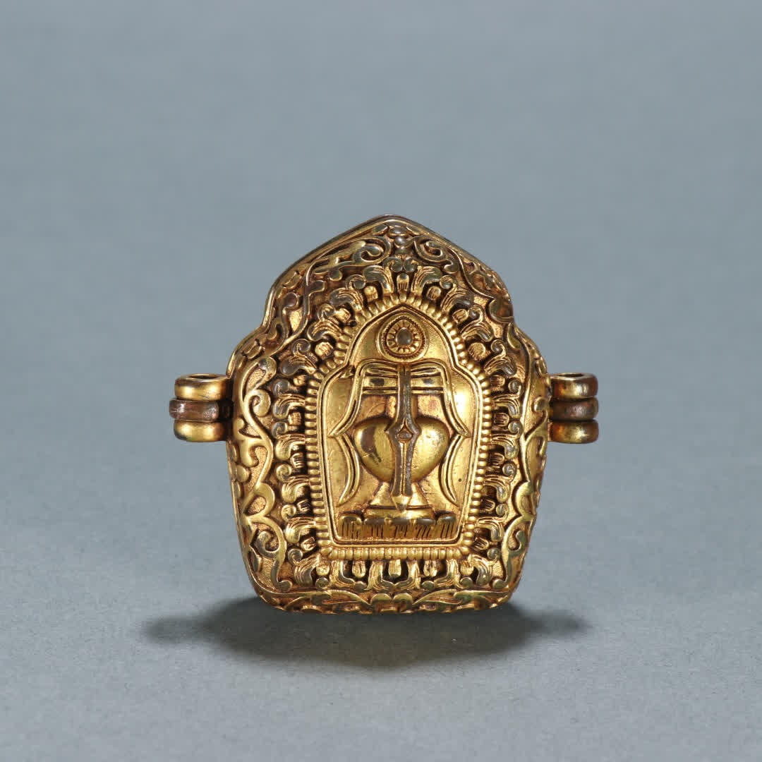 A black box made of copper gilt from the Han Dynasty (1 of 9)