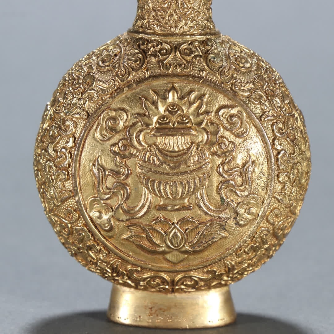 A Qing Dynasty copper gilt eight-treasure pattern snuff bottle - 2