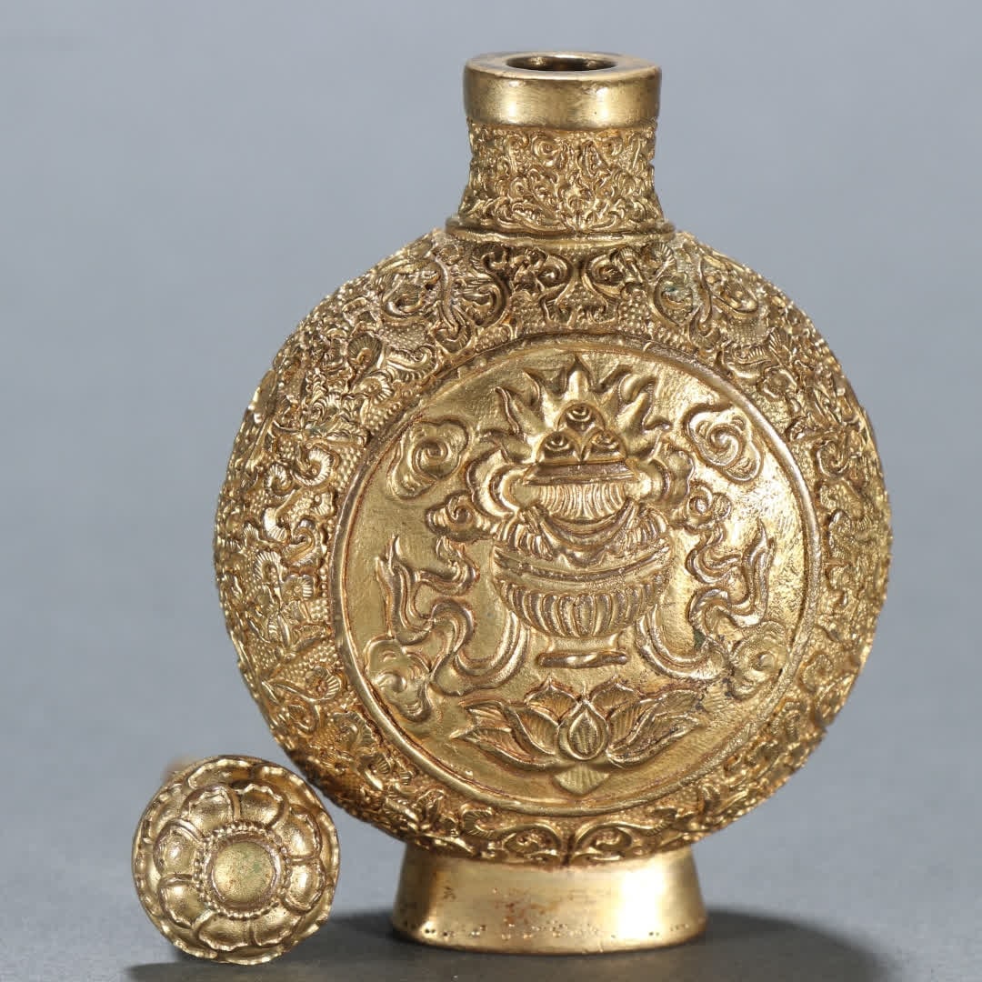 A Qing Dynasty copper gilt eight-treasure pattern snuff bottle - 3