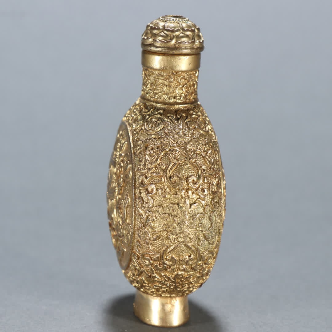 A Qing Dynasty copper gilt eight-treasure pattern snuff bottle - 4