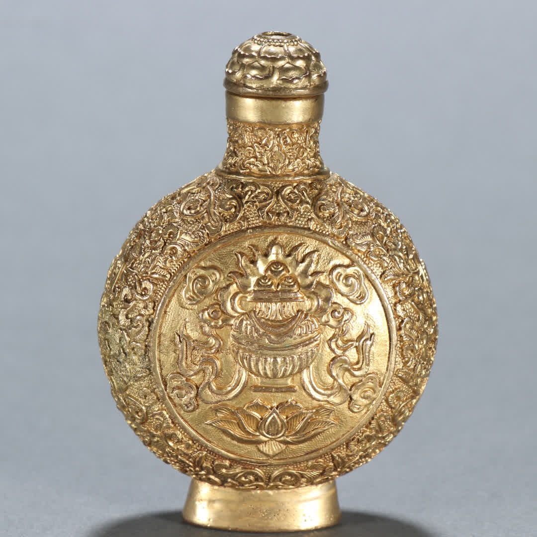 A Qing Dynasty copper gilt eight-treasure pattern snuff bottle - 5
