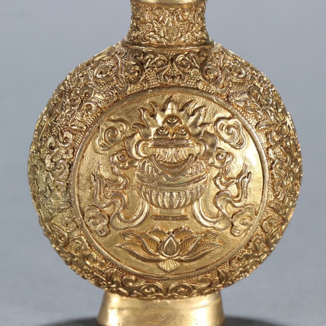 A Qing Dynasty copper gilt eight-treasure pattern snuff bottle - 6
