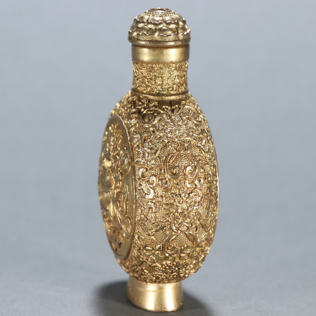 A Qing Dynasty copper gilt eight-treasure pattern snuff bottle - 7