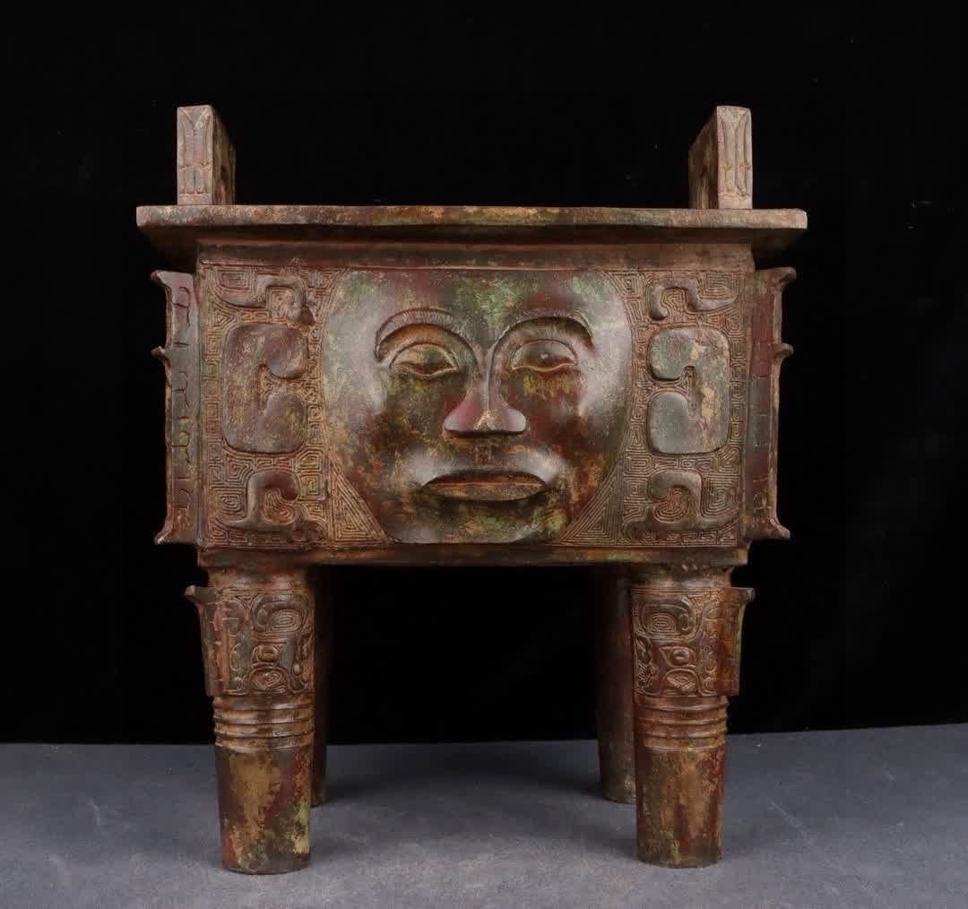 A Western Zhou bronze human face square tripod: Western Zhou bronze human-faced square tripod SIZE: W:8.8kg L:28cm H:35cm (The Dimensions Of All Batches Are Manually Measured.If You Need More Detailed Information, Please Contact Our Customer