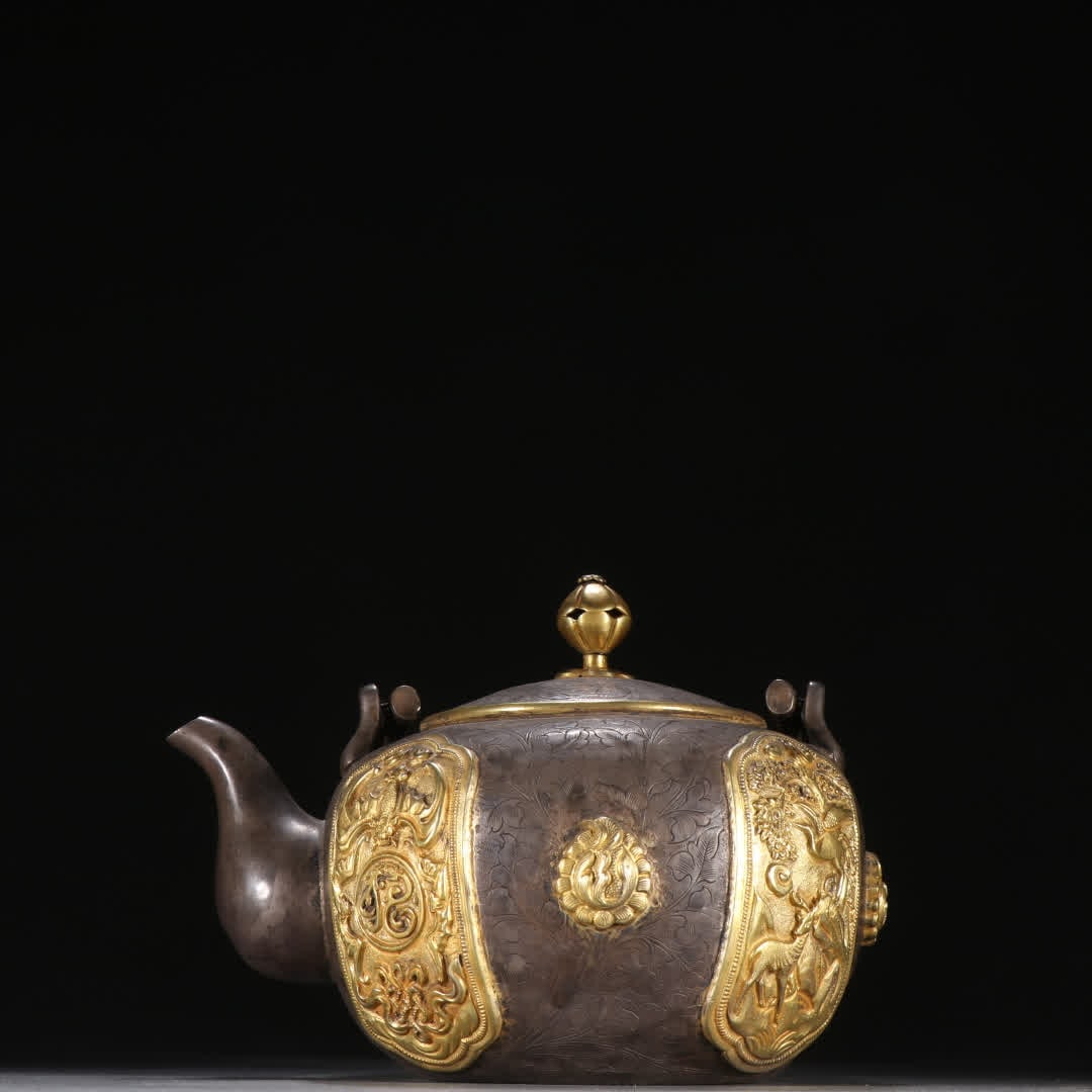 A Qing Dynasty silver-gilt flower and bird picture teapot (1 of 9)