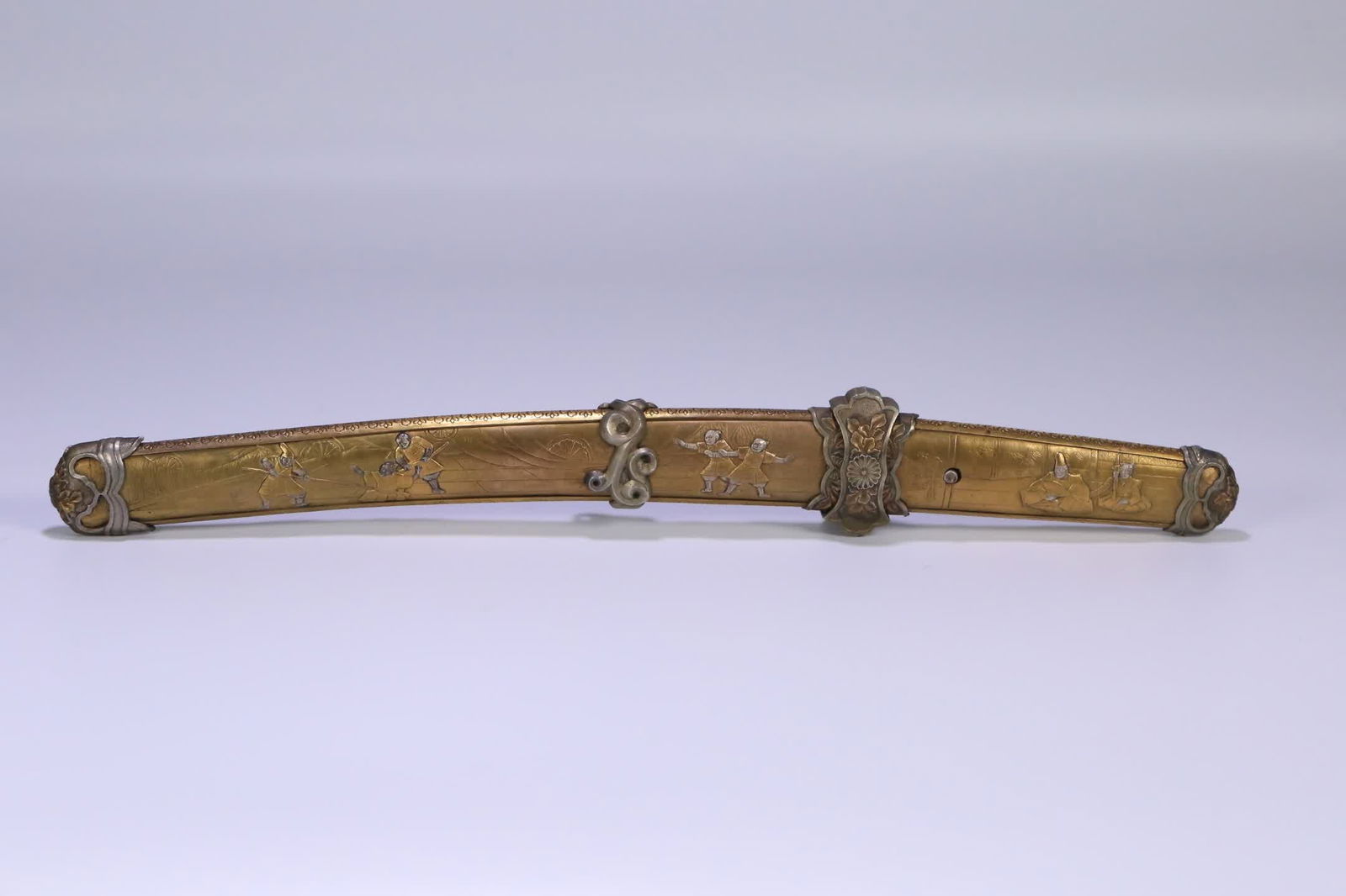 A Japanese copper silver sheath steel knife: Japan A silver sheath steel knife in Tongcuo SIZE: 44x5.5x3cm W:655g (The Dimensions Of All Batches Are Manually Measured.If You Need More Detailed Information, Please Contact Our Customer