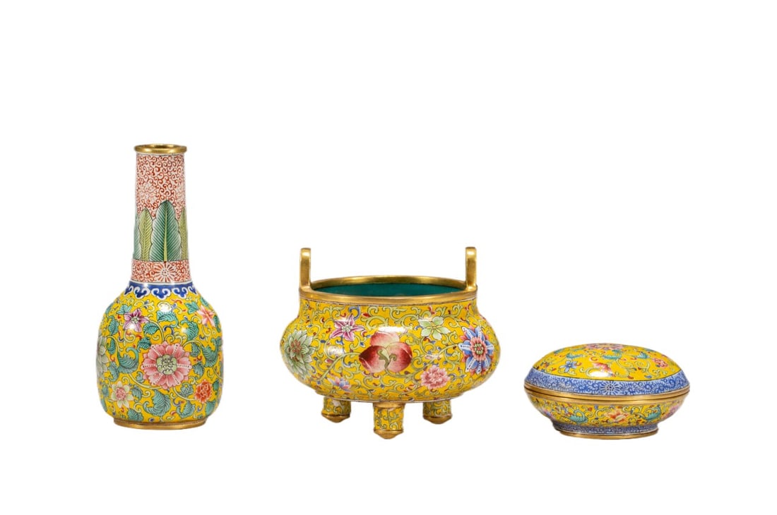 A Qing Dynasty copper gilt painting enamel offering: Qing Dynasty copper gilt painting enamel Qing offering SIZE: L:8cm W:8cm H:6cm W:330g (The Dimensions Of All Batches Are Manually Measured.If You Need More Detailed Information, Please Contact