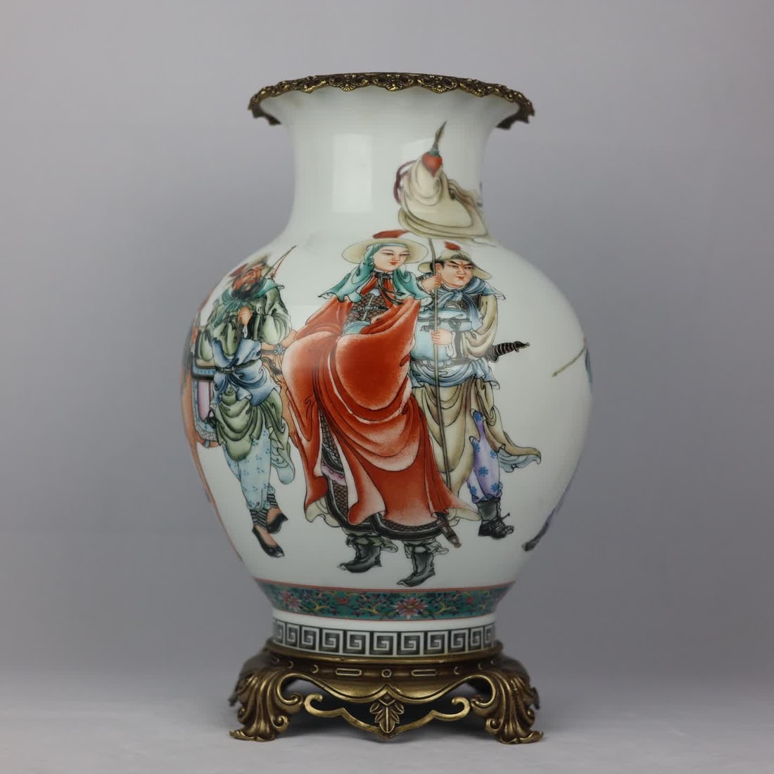 A pastel magnolia from the army with copper-rimmed winter melon bottle: Pastel magnolia from the army inlaid with copper-edged winter melon bottle SIZE: H: 42cm MouthD: 20cm D: 27cm Bottom diameter 20cm (The Dimensions Of All Batches Are Manually Measured.If You Need